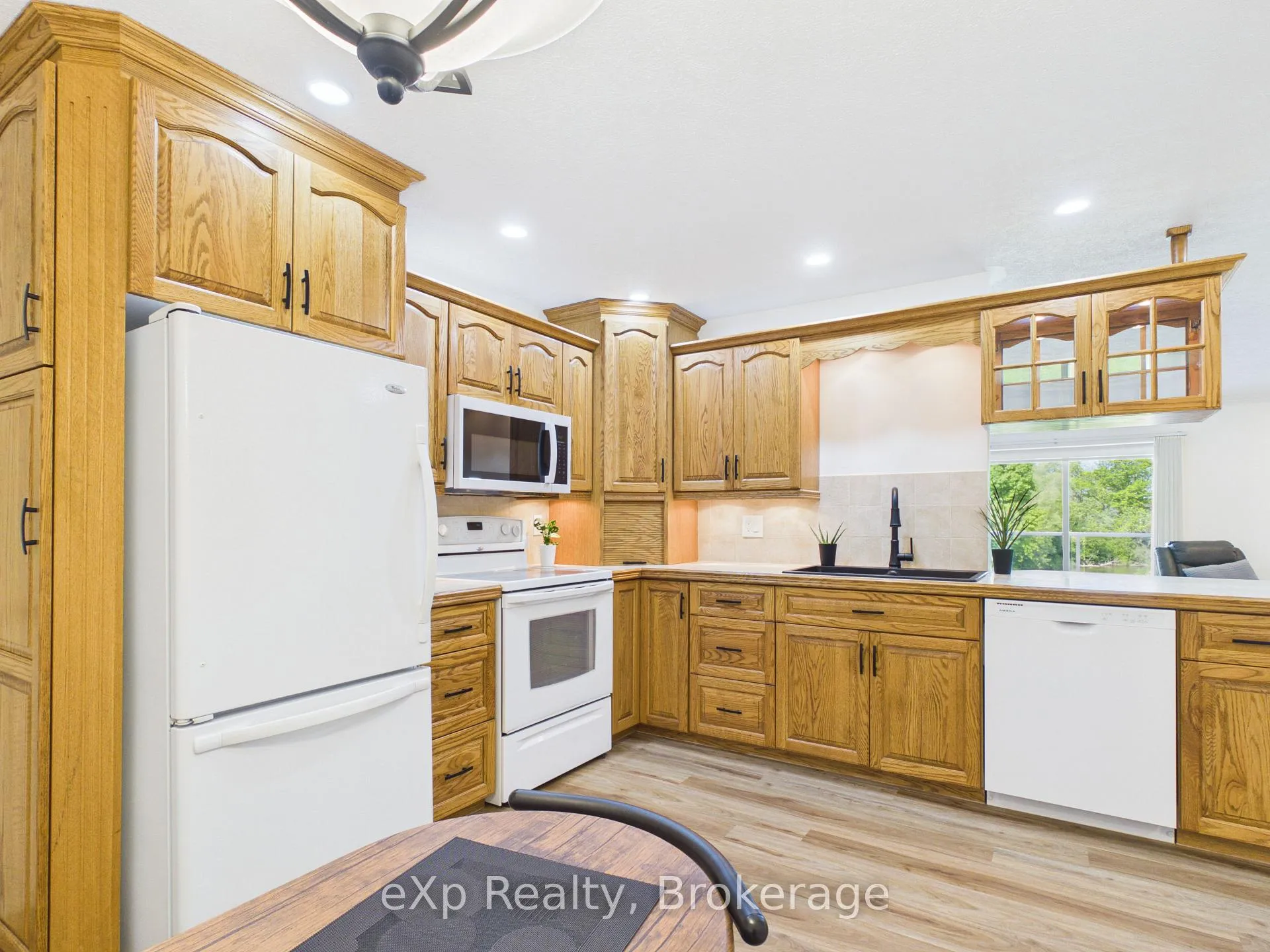 Photo 35 of Unit 202, 85 William Street N, Brockton — HOMEH