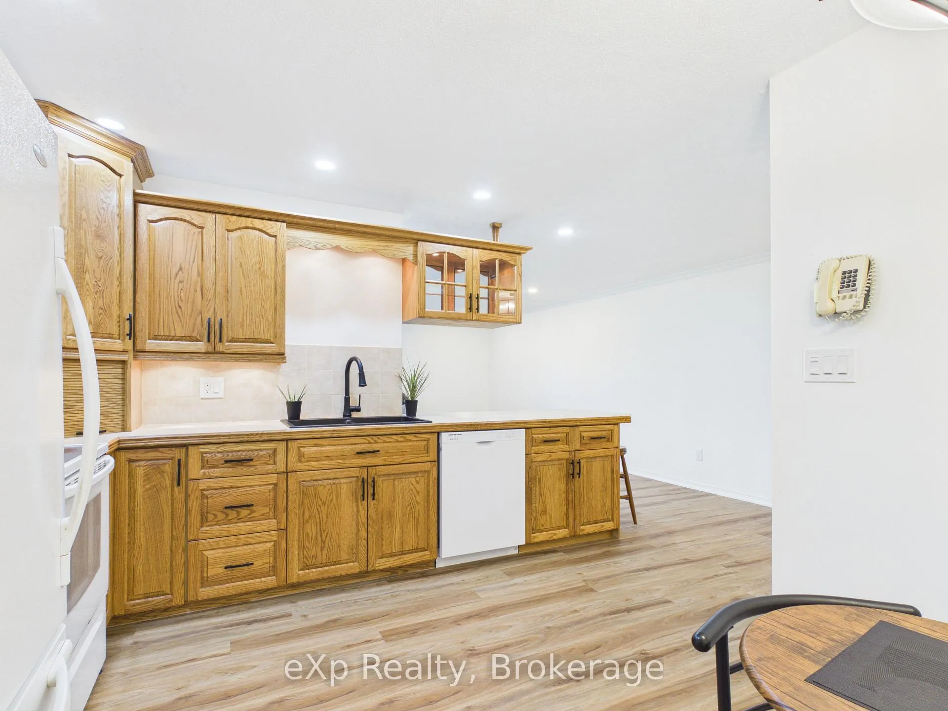 Photo 38 of Unit 202, 85 William Street N, Brockton — HOMEH