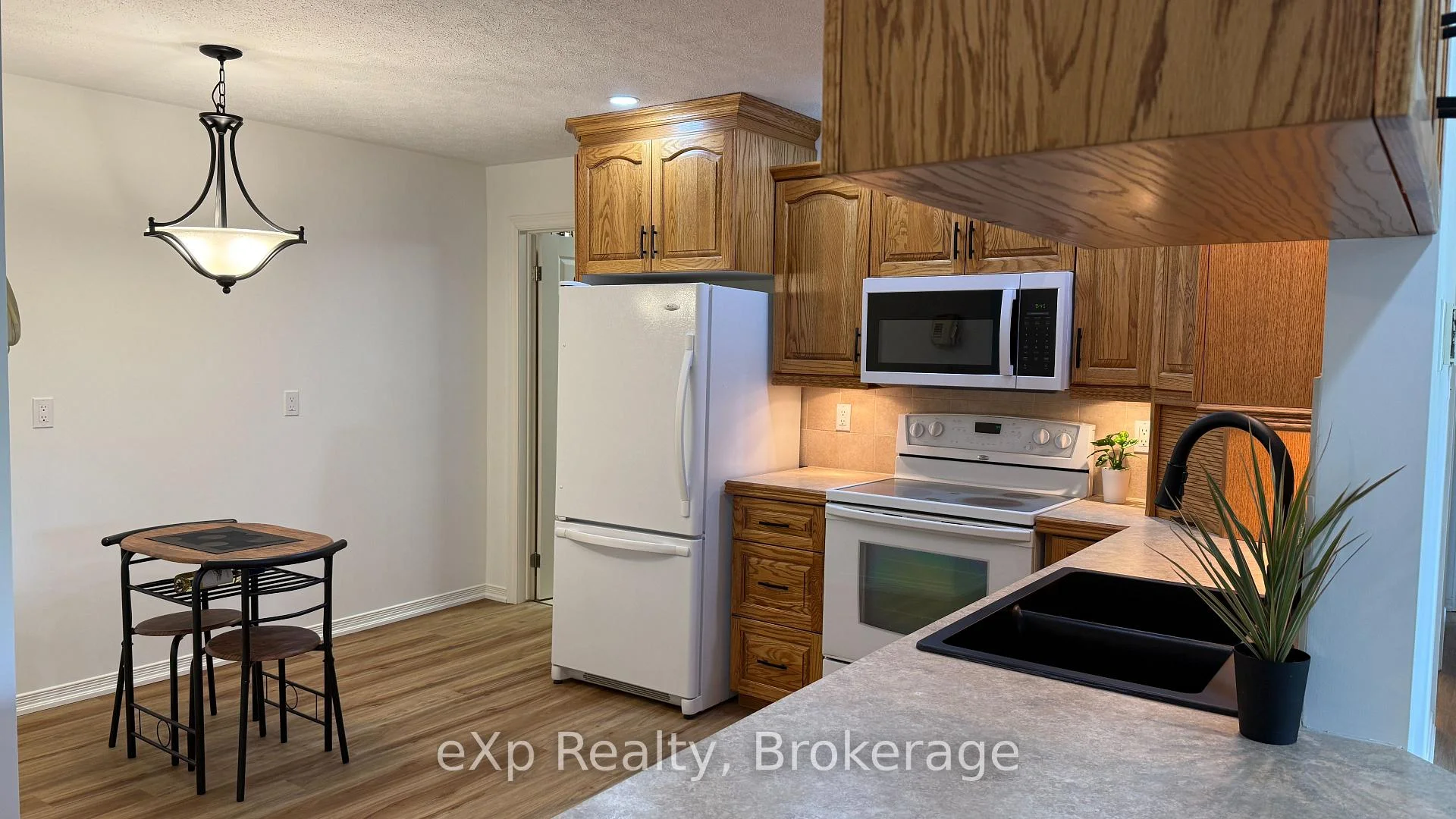 Photo 9 of Unit 202, 85 William Street N, Brockton — HOMEH