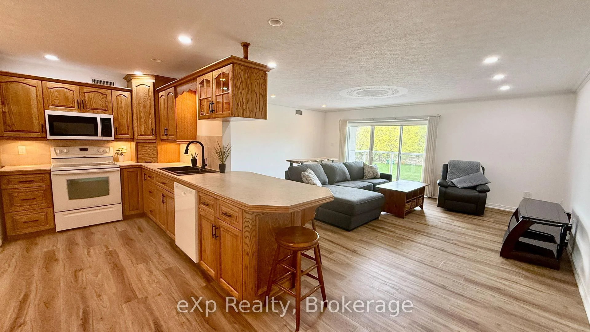 Photo 12 of Unit 202, 85 William Street N, Brockton — HOMEH