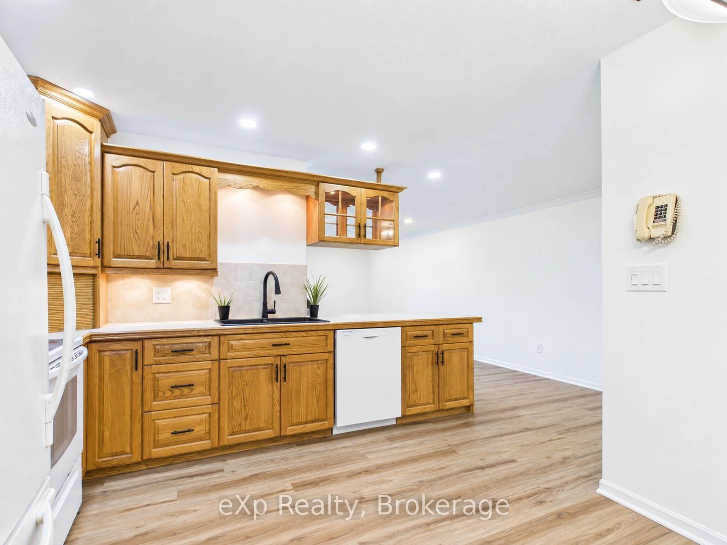 Photo 39 of Unit 202, 85 William Street N, Brockton — HOMEH