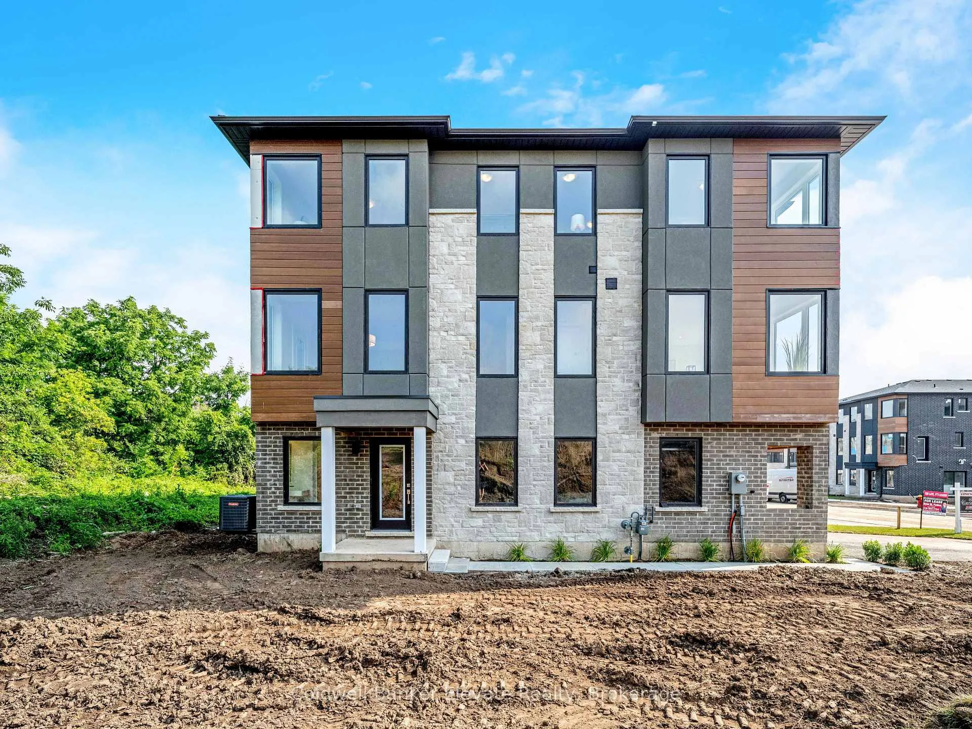 Photo 3 of 66 Windtree Way, Halton Hills, Georgetown — HOMEH
