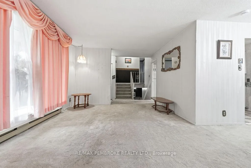 Photo 7 of 20 Maple Avenue, Petawawa — HOMEH