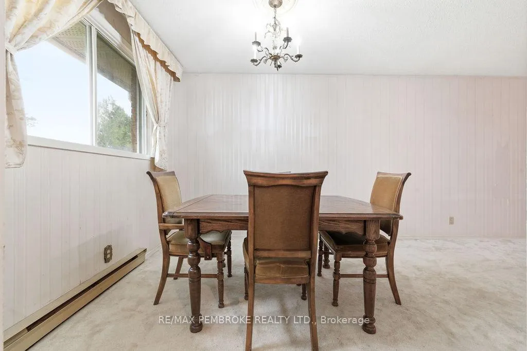 Photo 10 of 20 Maple Avenue, Petawawa — HOMEH