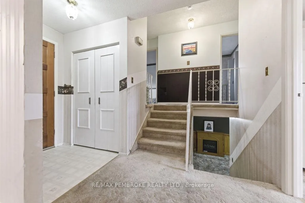 Photo 16 of 20 Maple Avenue, Petawawa — HOMEH