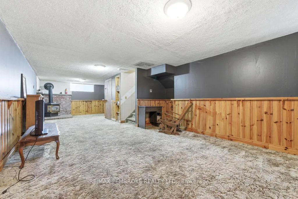 Photo 28 of 20 Maple Avenue, Petawawa — HOMEH