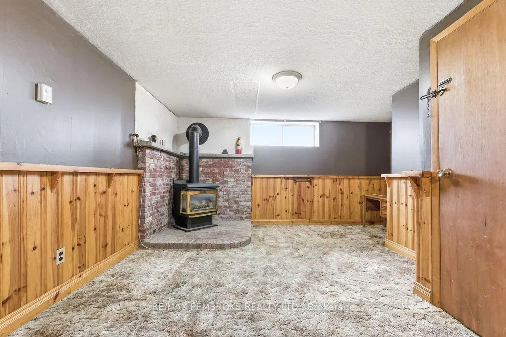 Photo 30 of 20 Maple Avenue, Petawawa — HOMEH