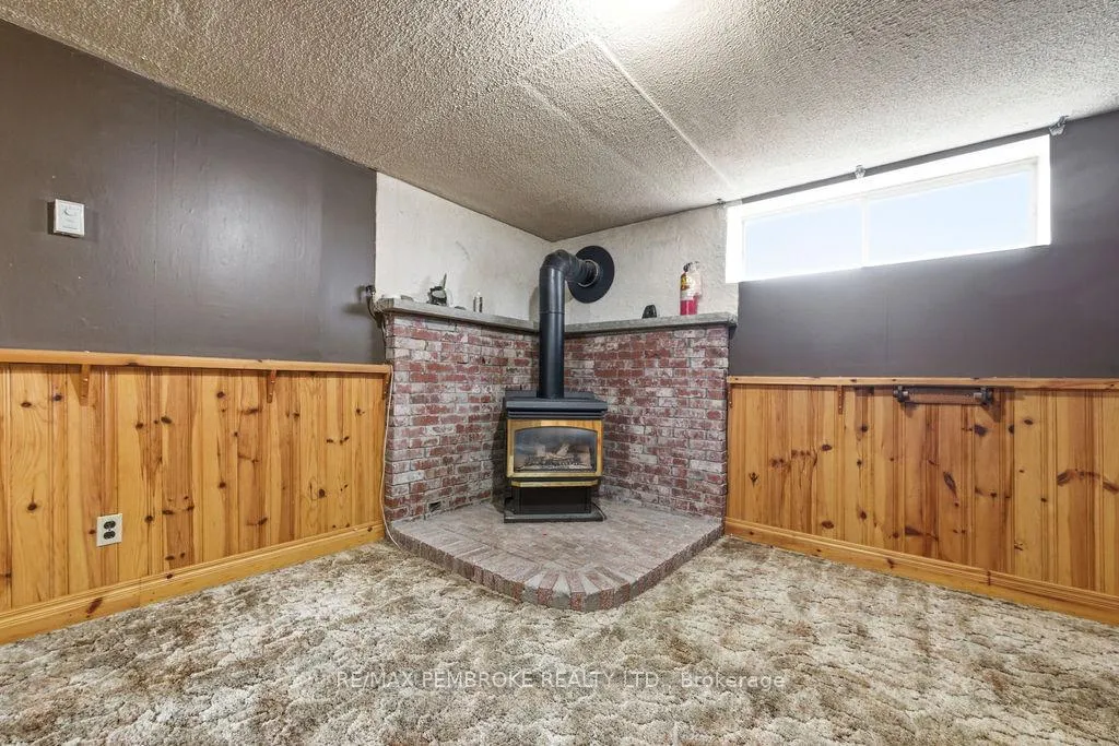 Photo 31 of 20 Maple Avenue, Petawawa — HOMEH