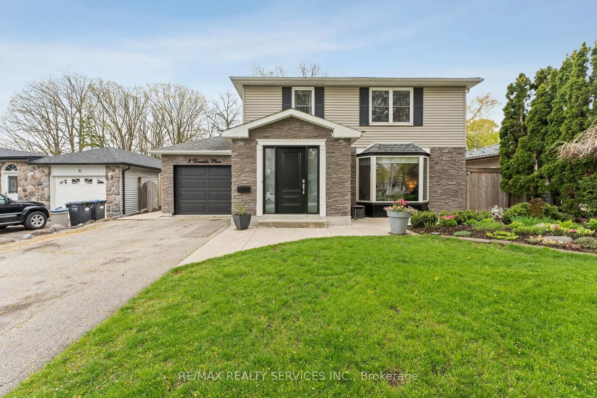 Photo 1 of 8 Donalda Place, Brampton, Southgate — HOMEH
