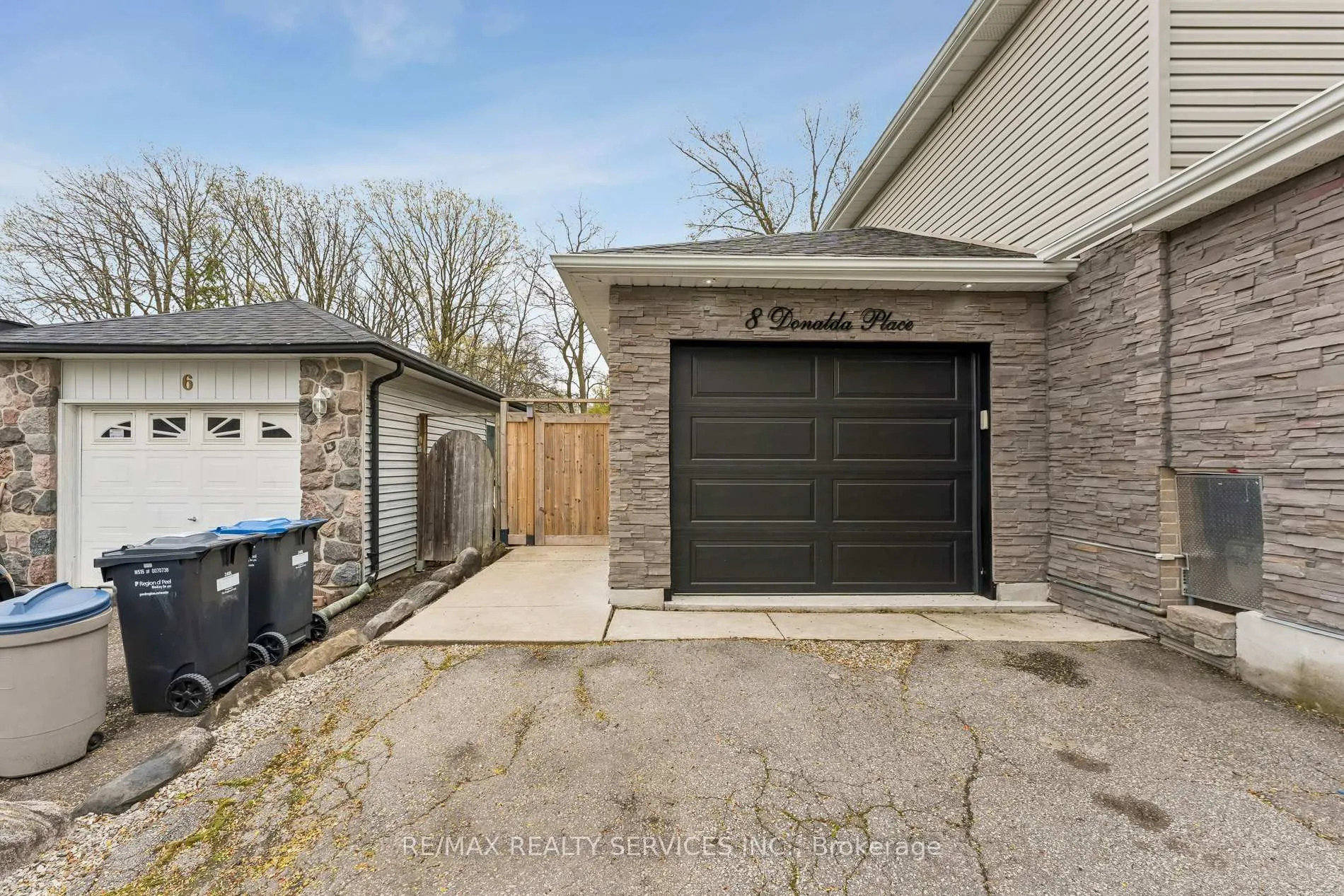 Photo 3 of 8 Donalda Place, Brampton, Southgate — HOMEH
