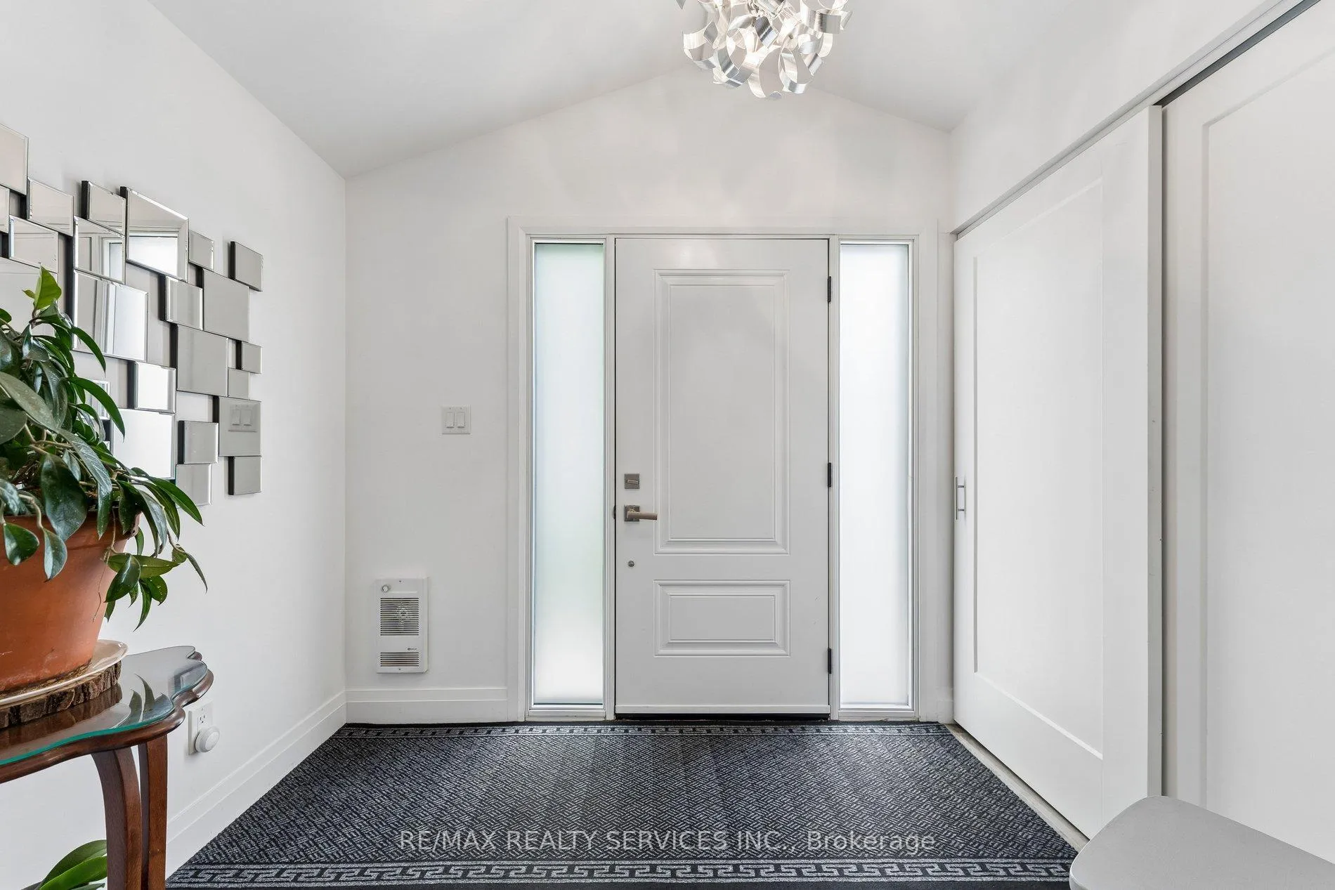 Photo 6 of 8 Donalda Place, Brampton, Southgate — HOMEH