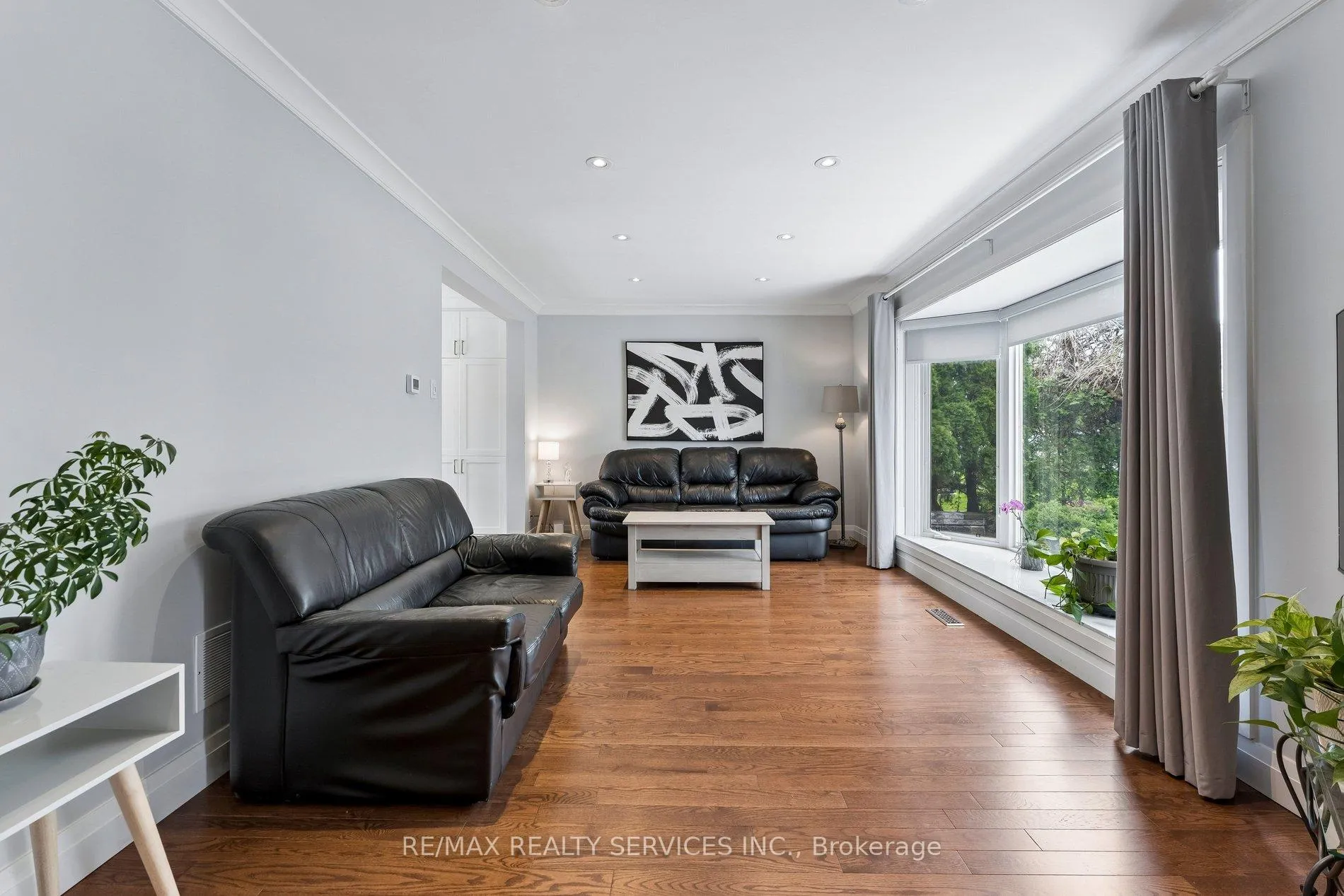 Photo 9 of 8 Donalda Place, Brampton, Southgate — HOMEH