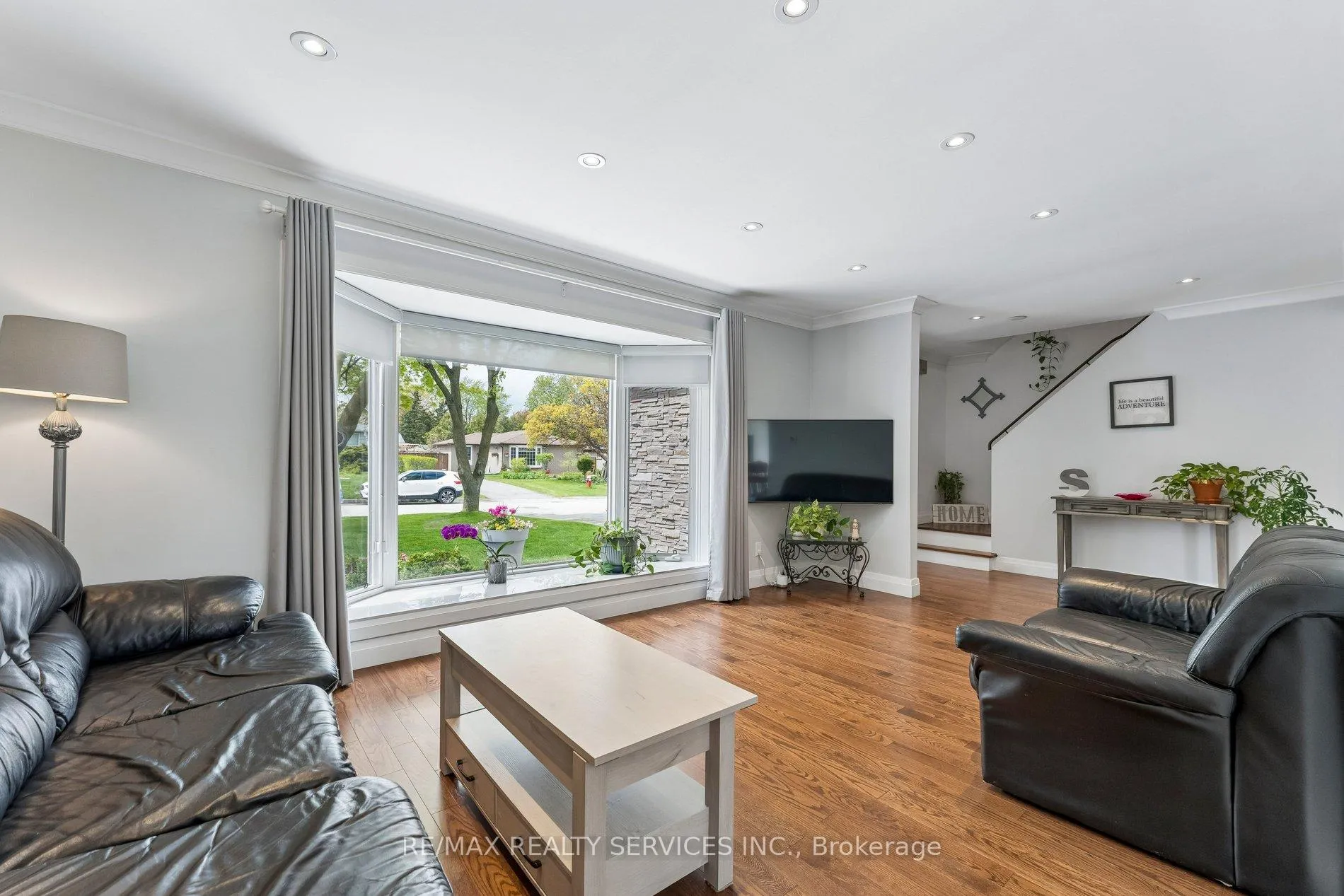 Photo 10 of 8 Donalda Place, Brampton, Southgate — HOMEH