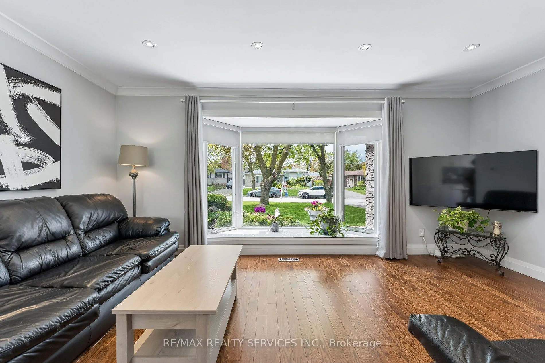 Photo 11 of 8 Donalda Place, Brampton, Southgate — HOMEH