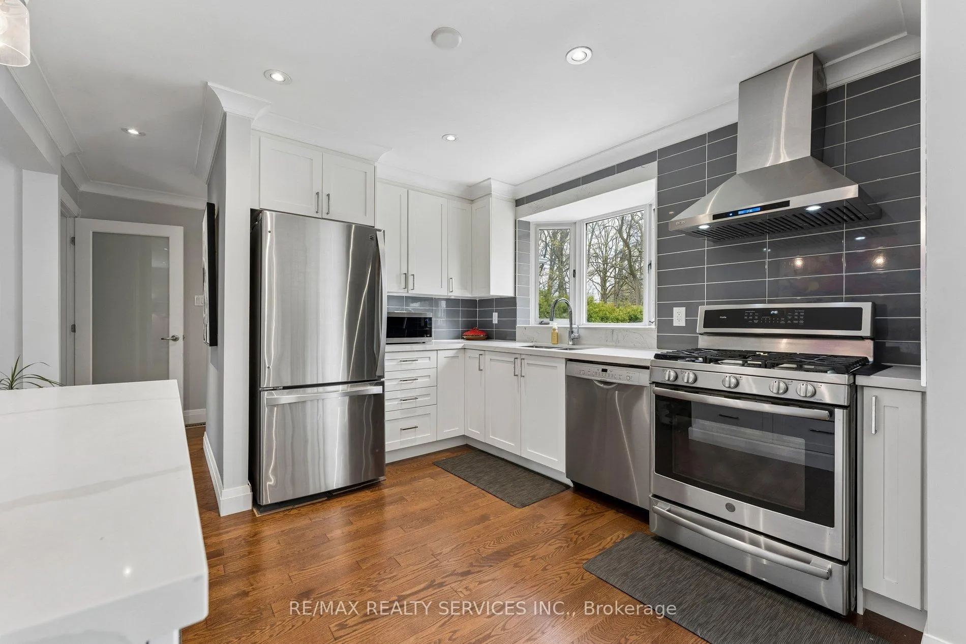 Photo 17 of 8 Donalda Place, Brampton, Southgate — HOMEH