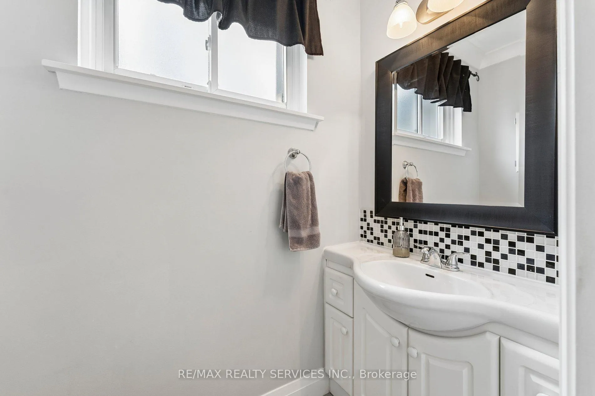 Photo 22 of 8 Donalda Place, Brampton, Southgate — HOMEH