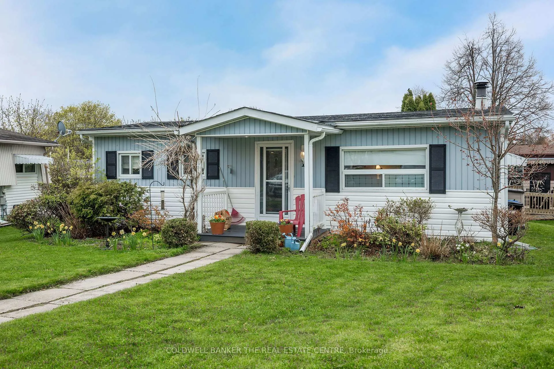 Photo 3 of 17 Trefoil Drive, Innisfil, Rural Innisfil — HOMEH