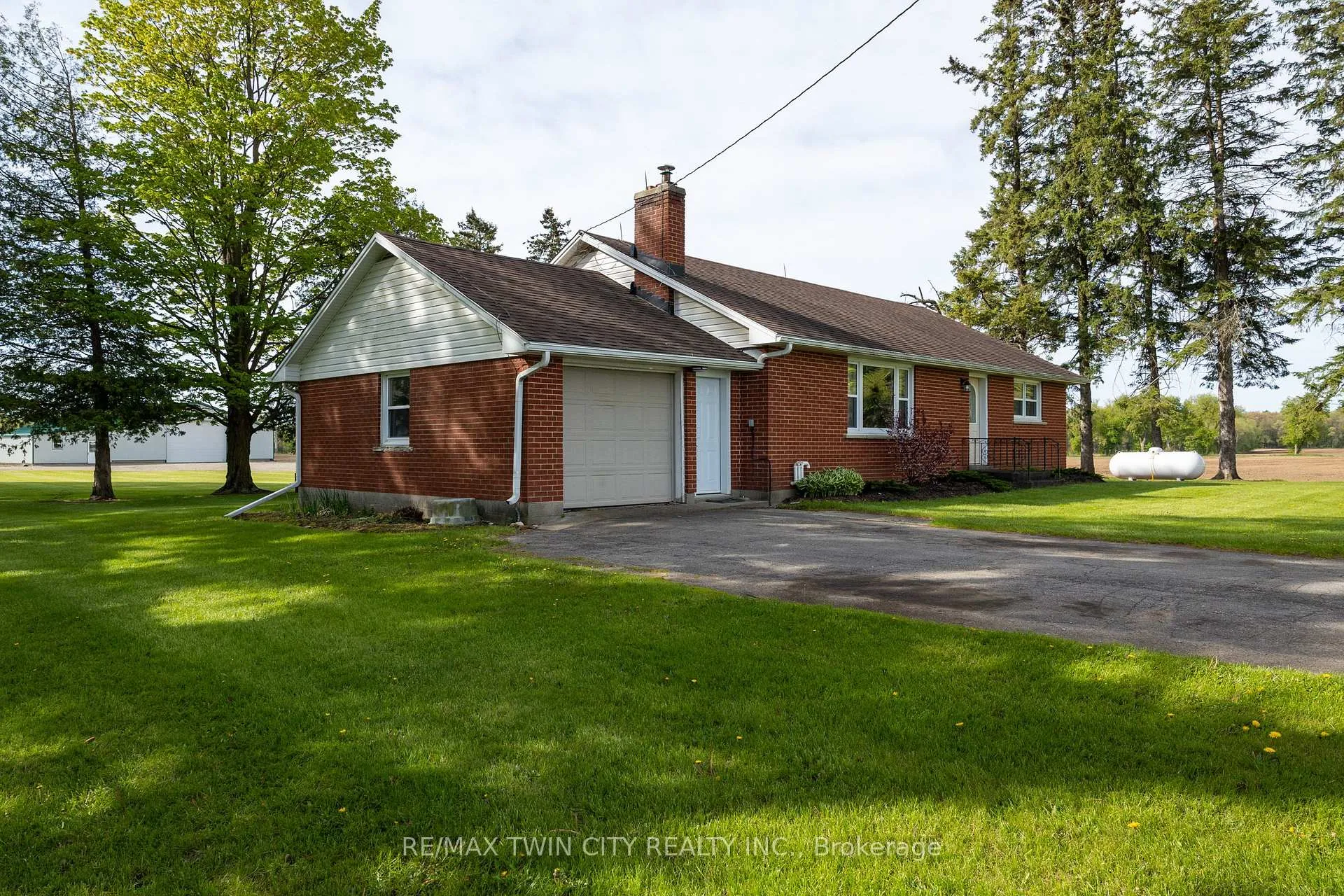 Photo 2 of 522 Ellis Avenue, Brant, Brantford Twp — HOMEH