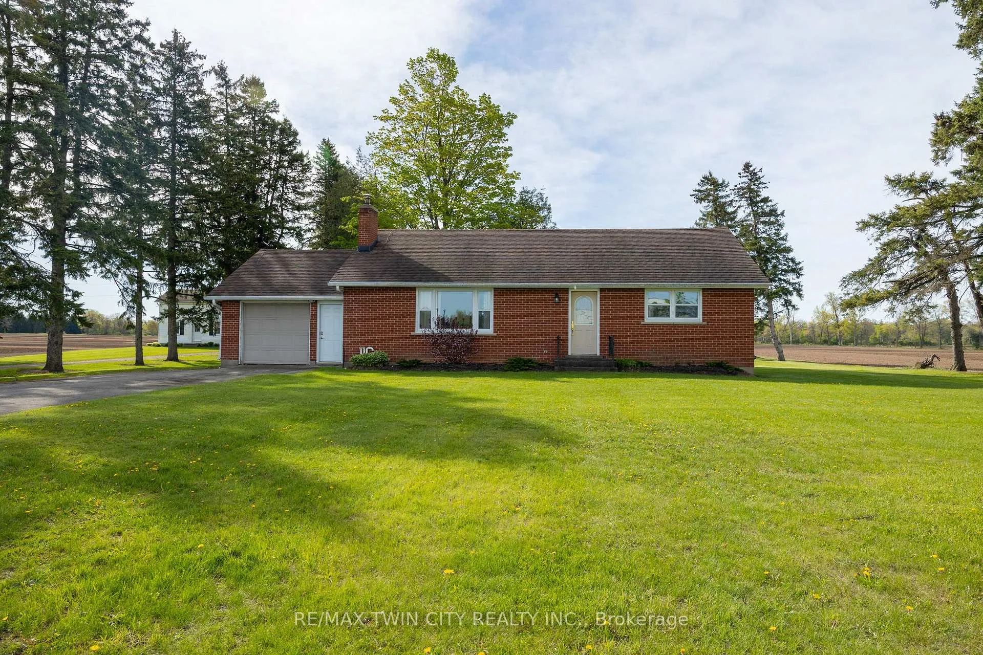 Photo 3 of 522 Ellis Avenue, Brant, Brantford Twp — HOMEH