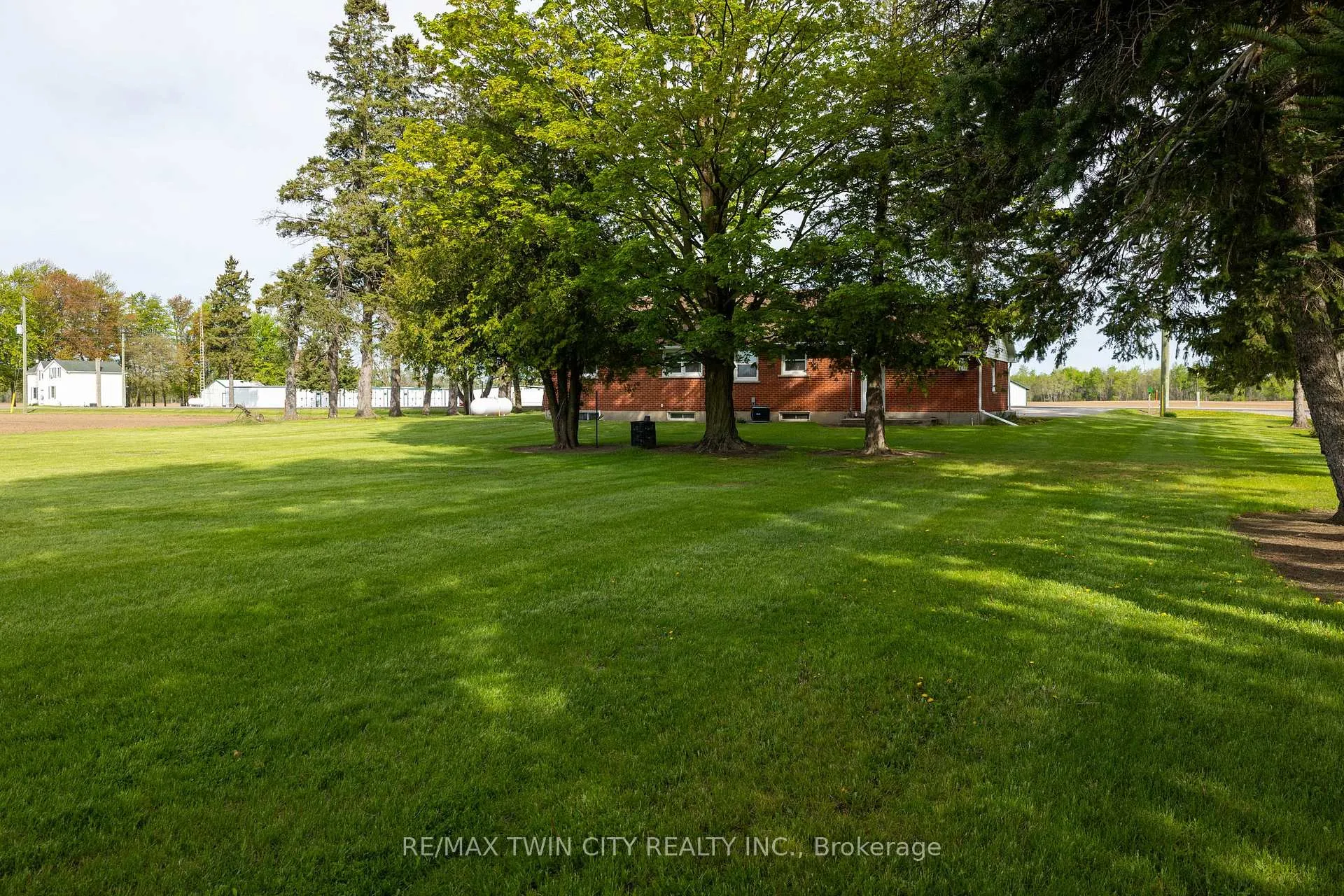Photo 9 of 522 Ellis Avenue, Brant, Brantford Twp — HOMEH
