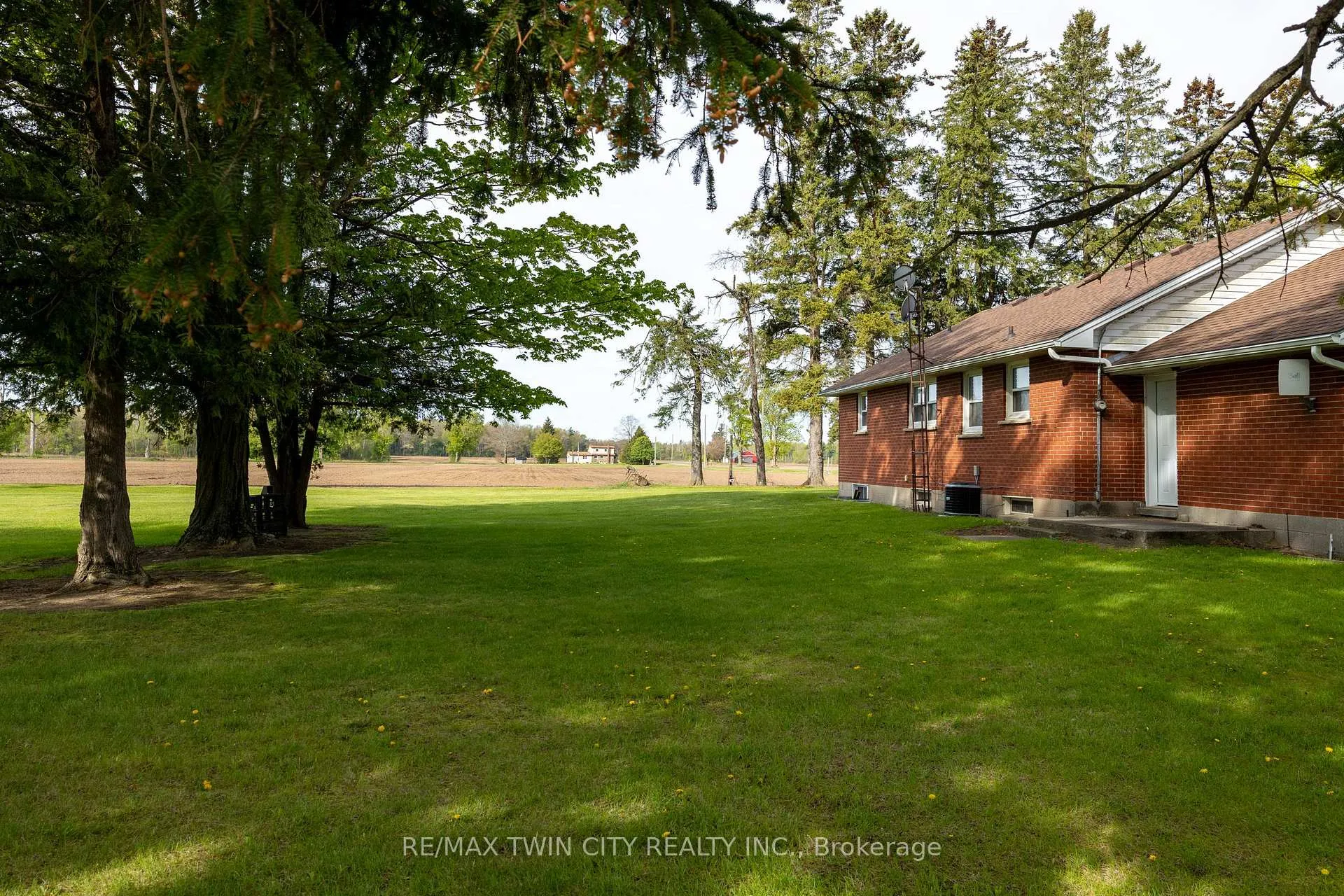 Photo 11 of 522 Ellis Avenue, Brant, Brantford Twp — HOMEH