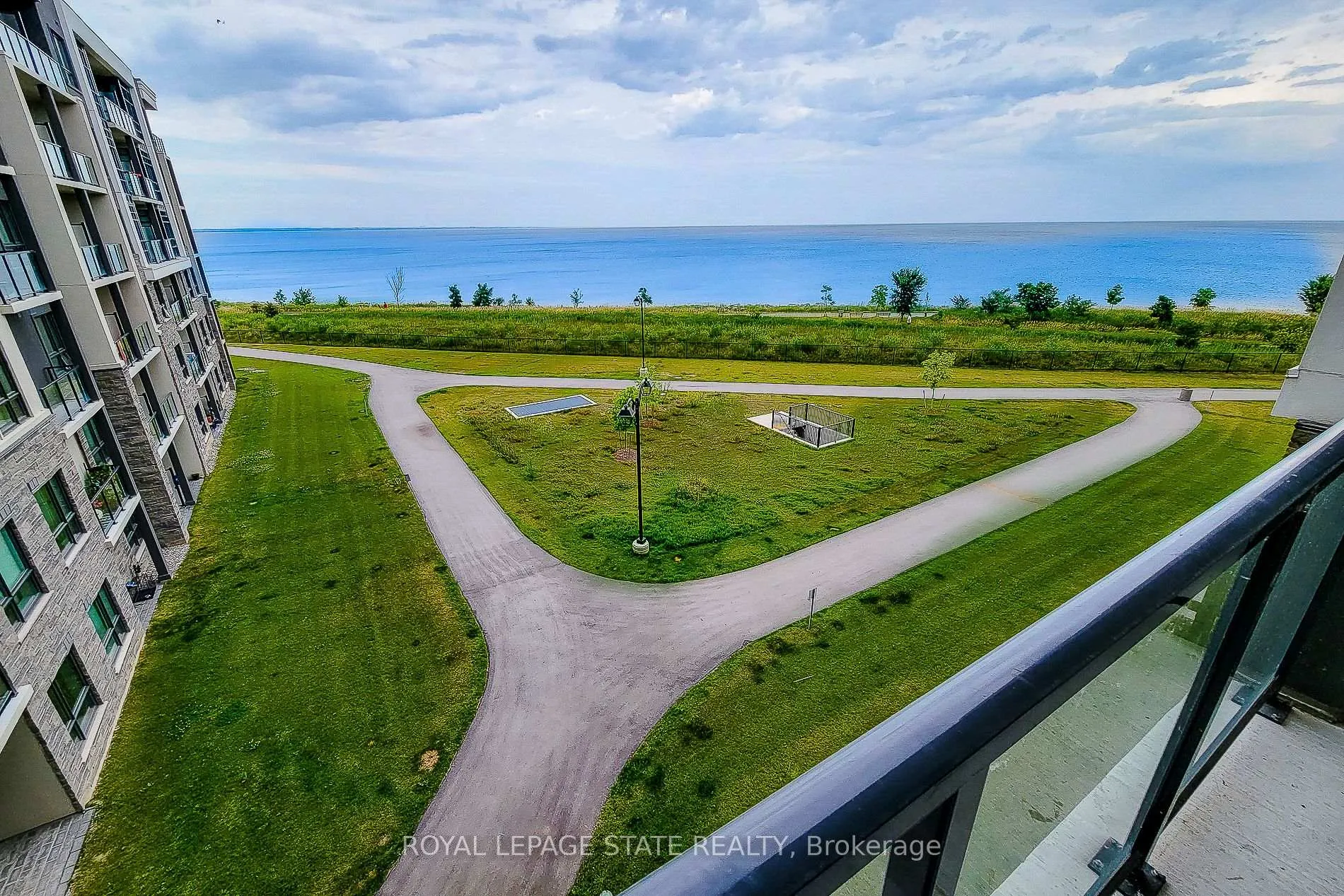 Photo 6 of Unit 628, 125 Shoreview Place, Hamilton, Lakeshore — HOMEH