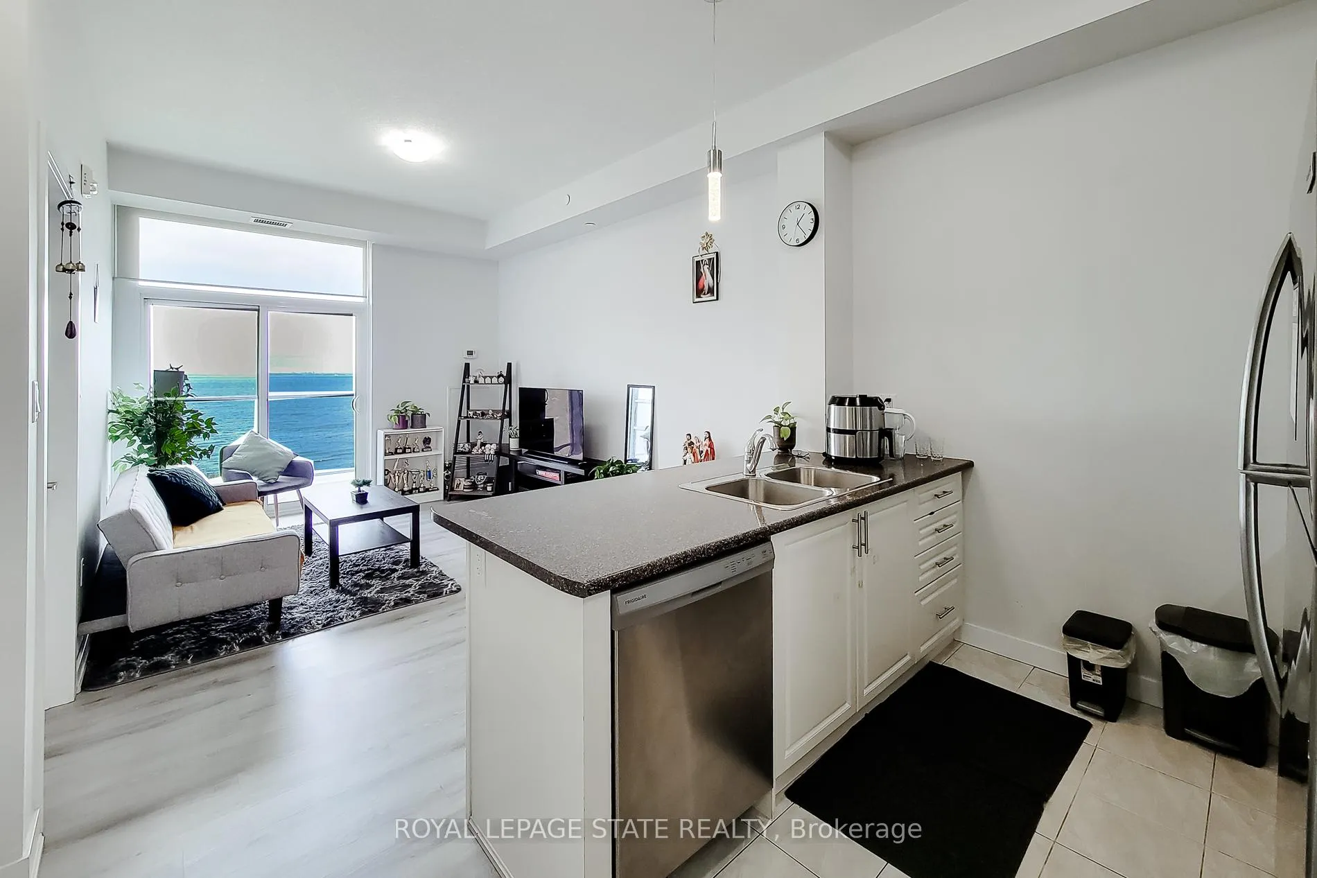 Photo 13 of Unit 628, 125 Shoreview Place, Hamilton, Lakeshore — HOMEH