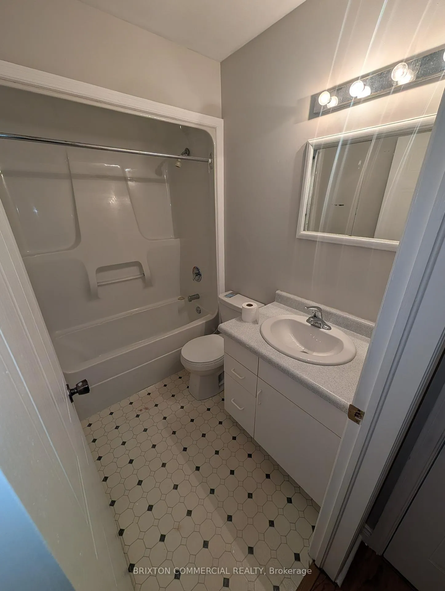 Photo 5 of Unit 304, 75 Elm Street, St. Thomas — HOMEH