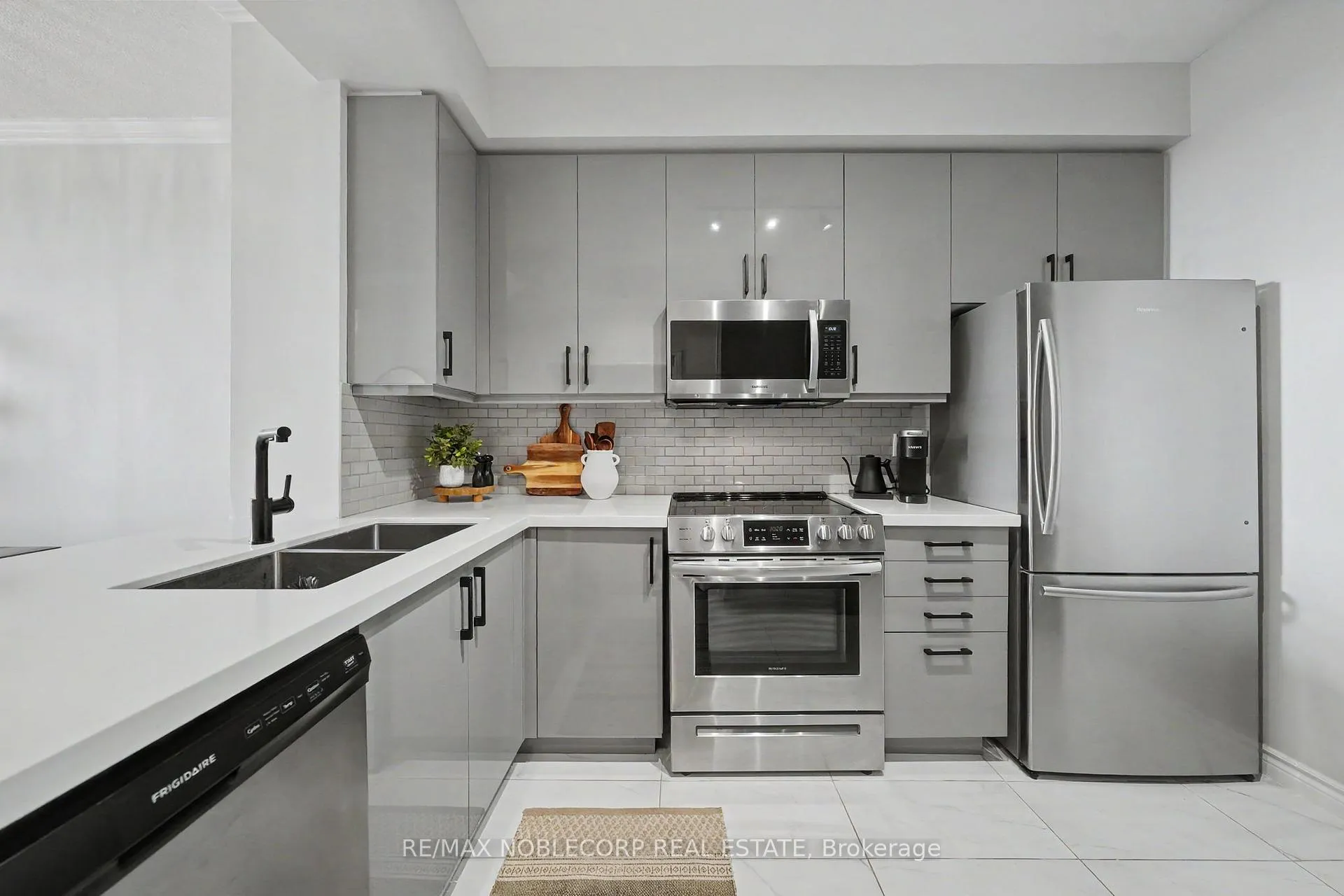 Photo 4 of Unit 709, 1 Belvedere Court, Brampton, Downtown Brampton — HOMEH