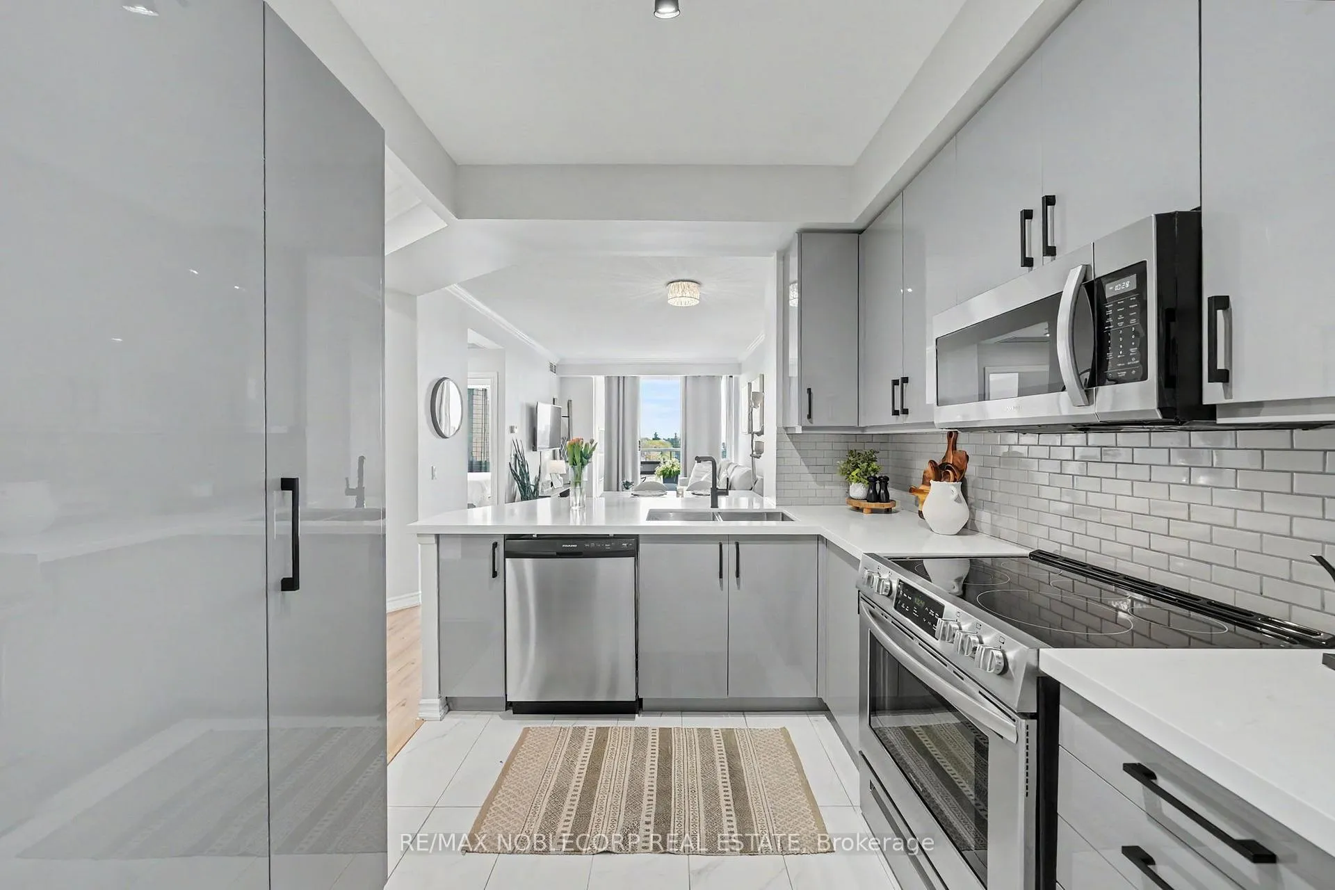 Photo 6 of Unit 709, 1 Belvedere Court, Brampton, Downtown Brampton — HOMEH