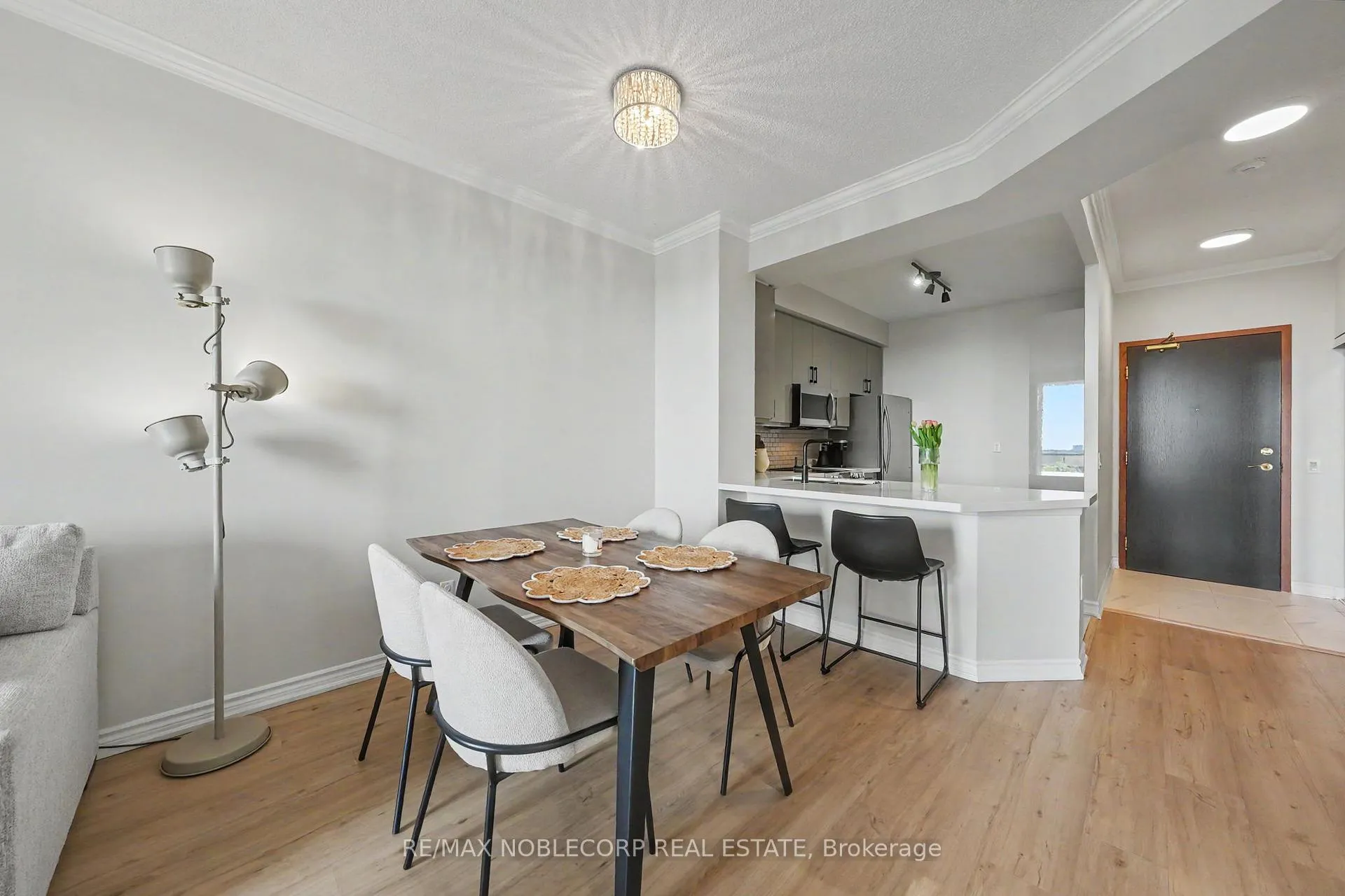Photo 9 of Unit 709, 1 Belvedere Court, Brampton, Downtown Brampton — HOMEH