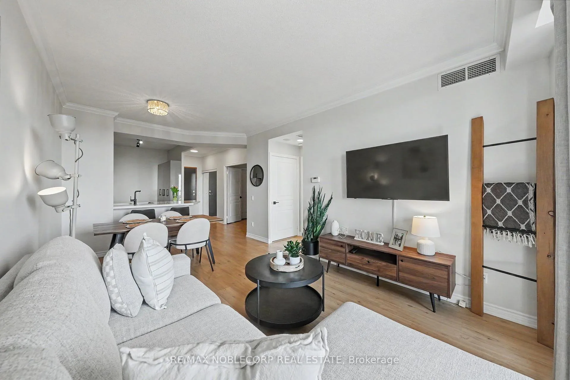 Photo 12 of Unit 709, 1 Belvedere Court, Brampton, Downtown Brampton — HOMEH