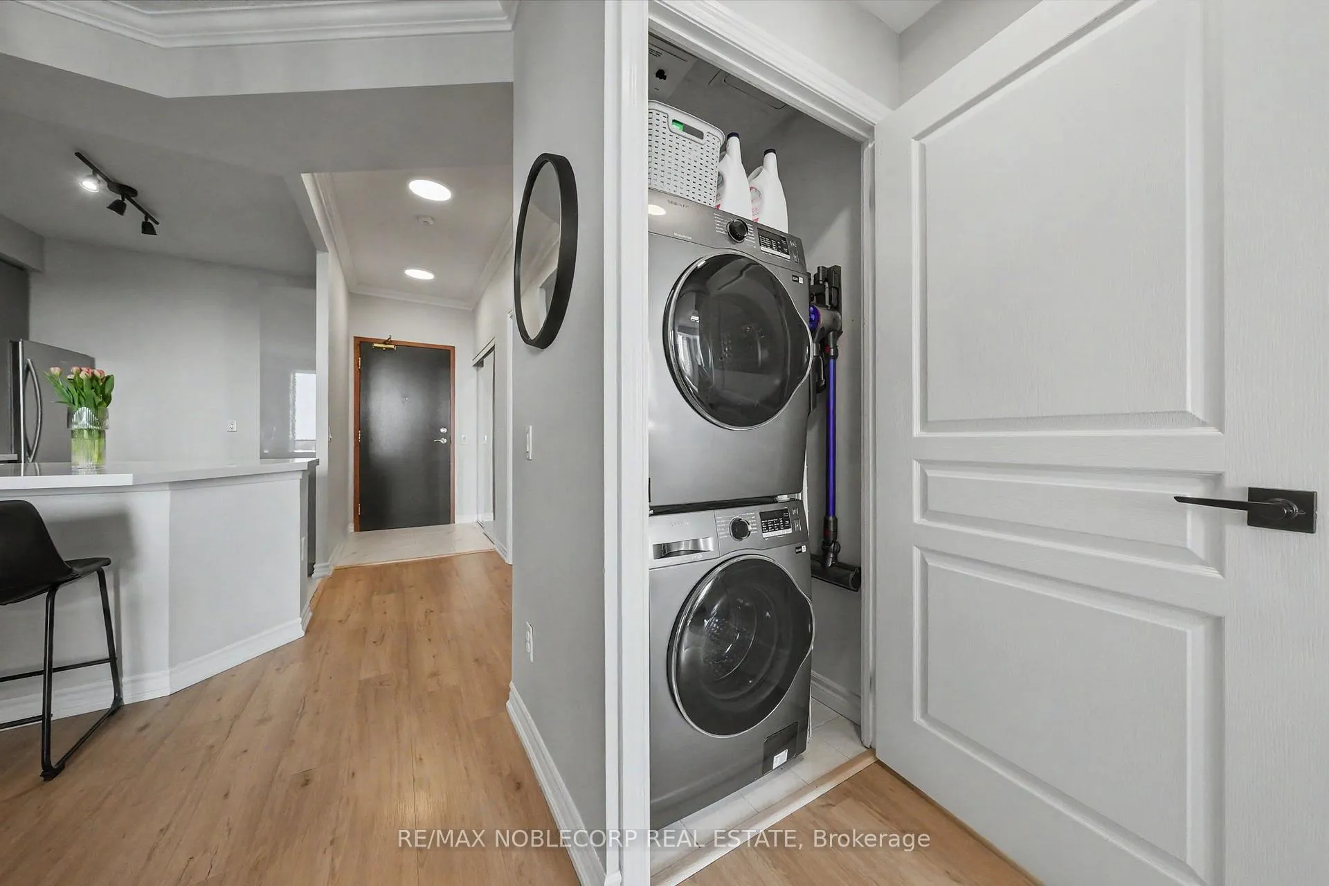 Photo 13 of Unit 709, 1 Belvedere Court, Brampton, Downtown Brampton — HOMEH
