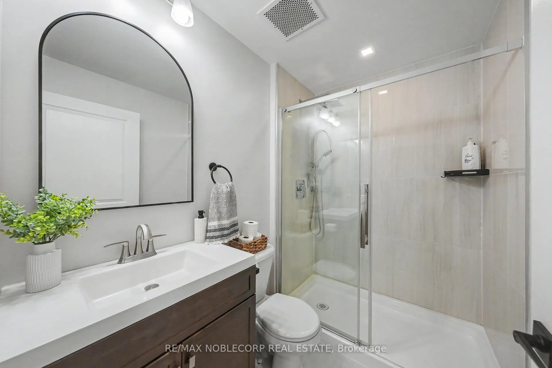 Photo 17 of Unit 709, 1 Belvedere Court, Brampton, Downtown Brampton — HOMEH