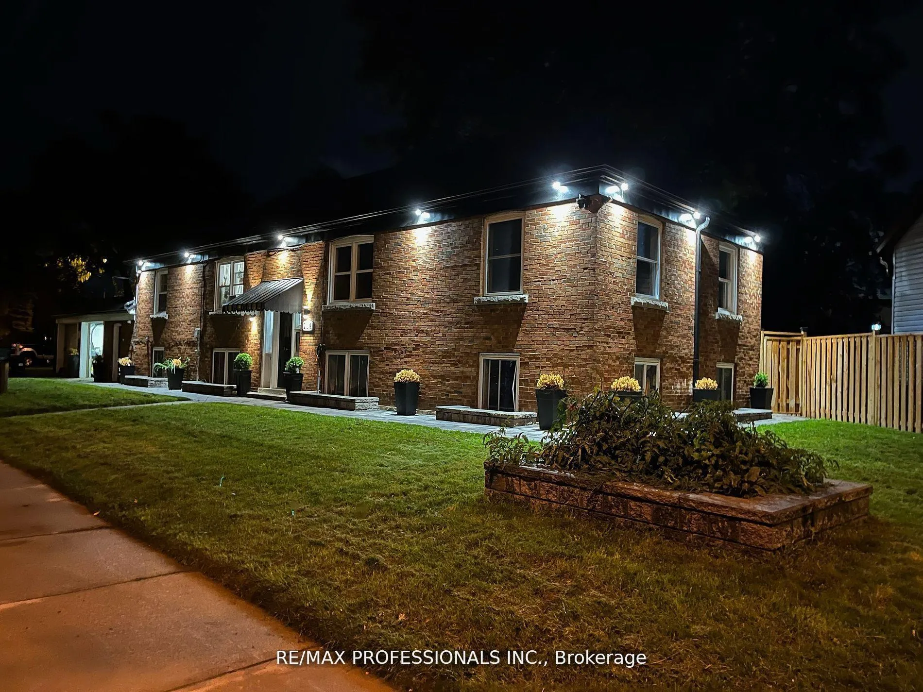Front of Unit 4, 284 Gledhill Avenue