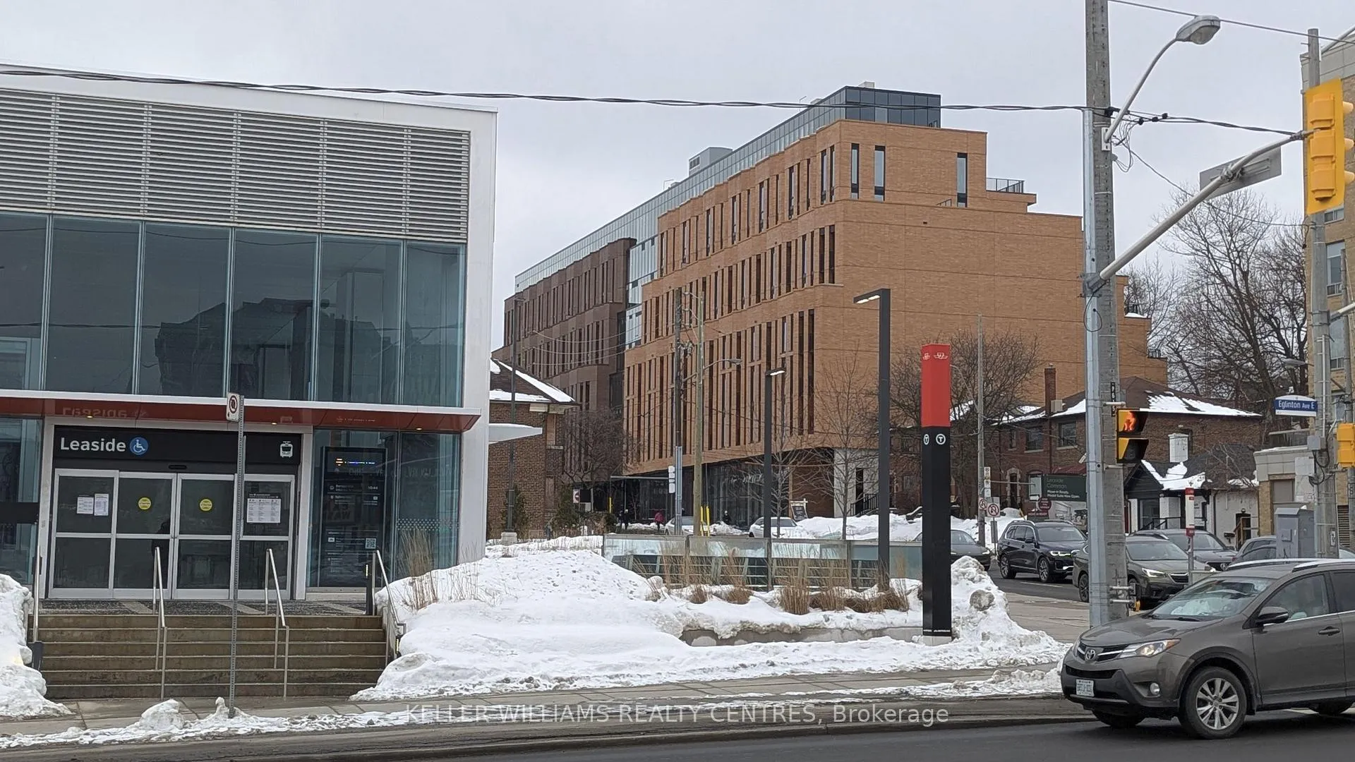 Front of Unit 201, 1720 Bayview Avenue