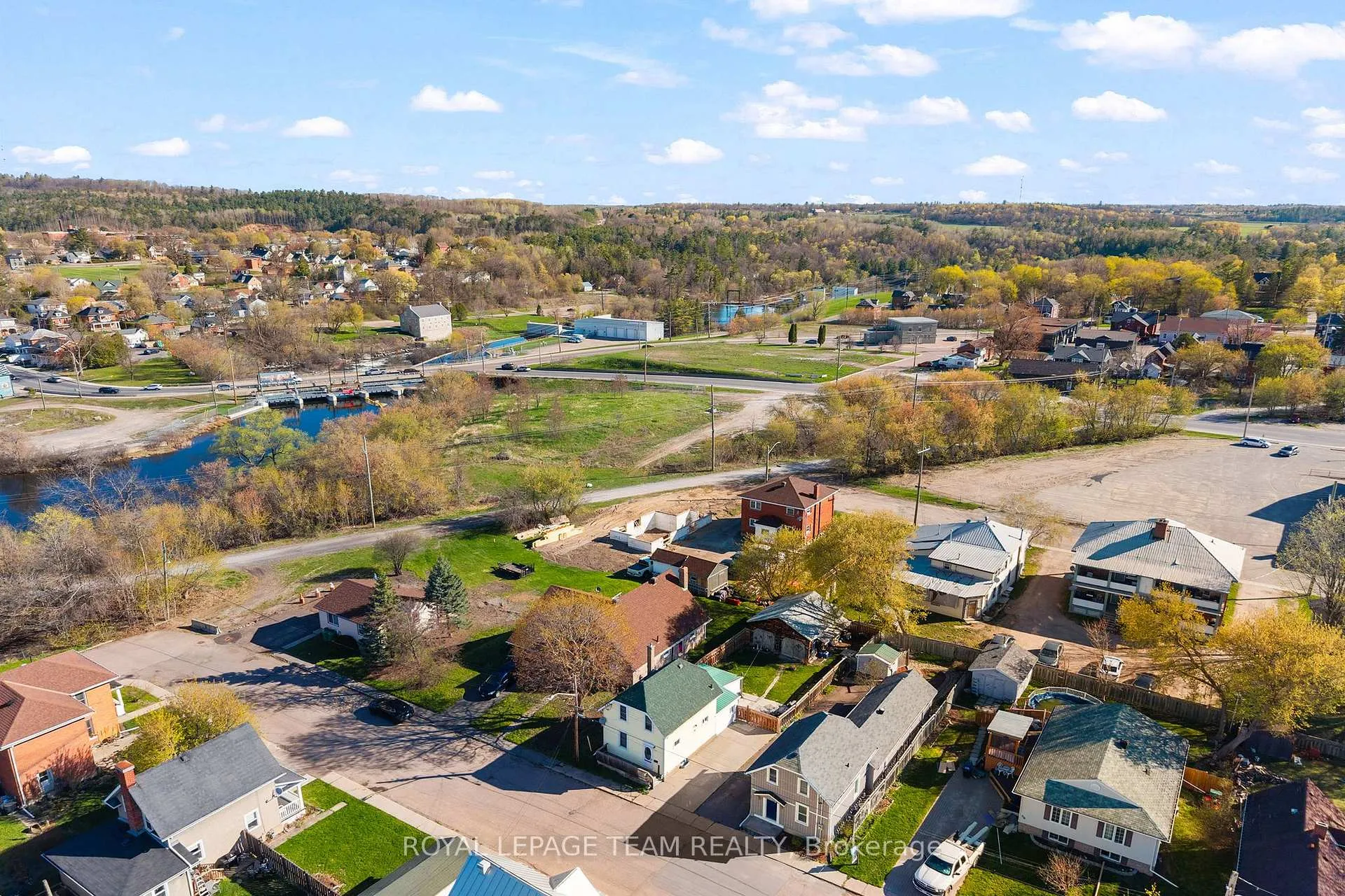 Photo 3 of 113 Queen Street N, Renfrew — HOMEH