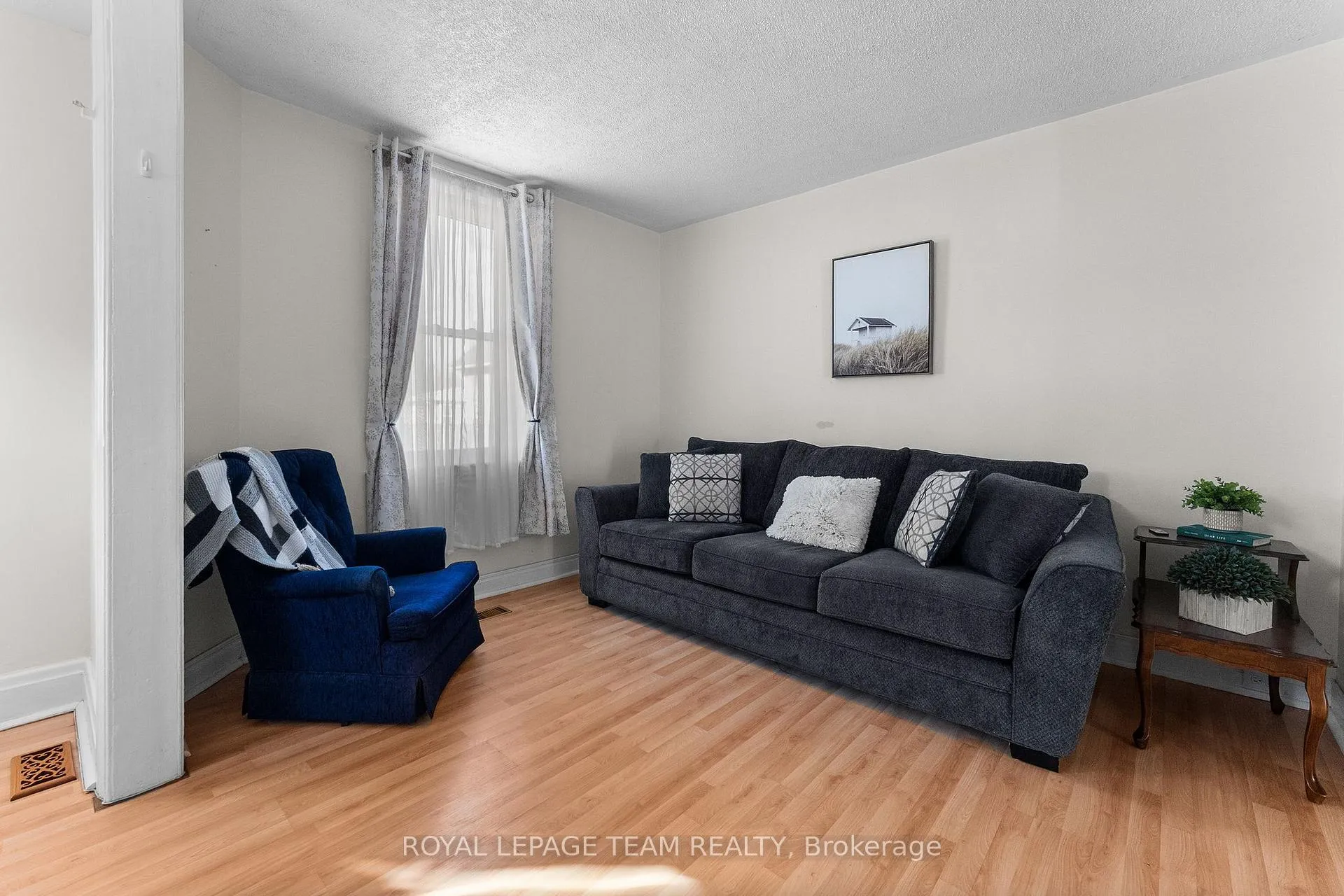 Photo 7 of 113 Queen Street N, Renfrew — HOMEH
