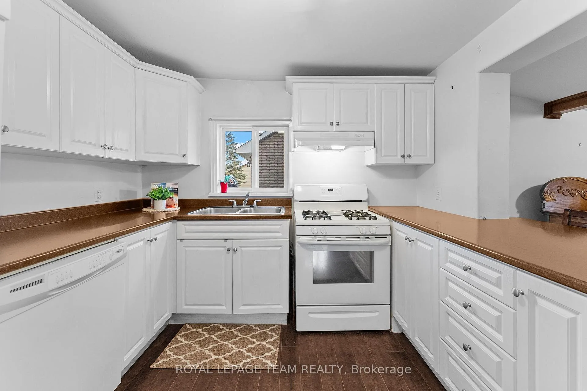 Photo 12 of 113 Queen Street N, Renfrew — HOMEH