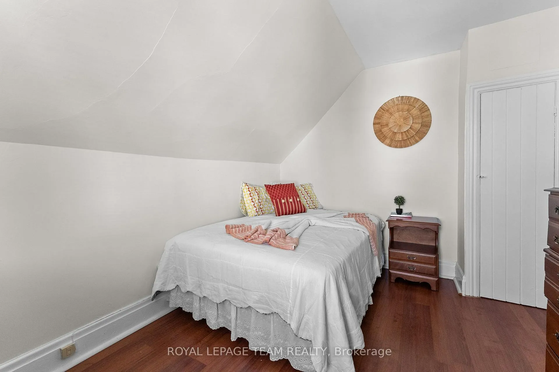Photo 29 of 113 Queen Street N, Renfrew — HOMEH