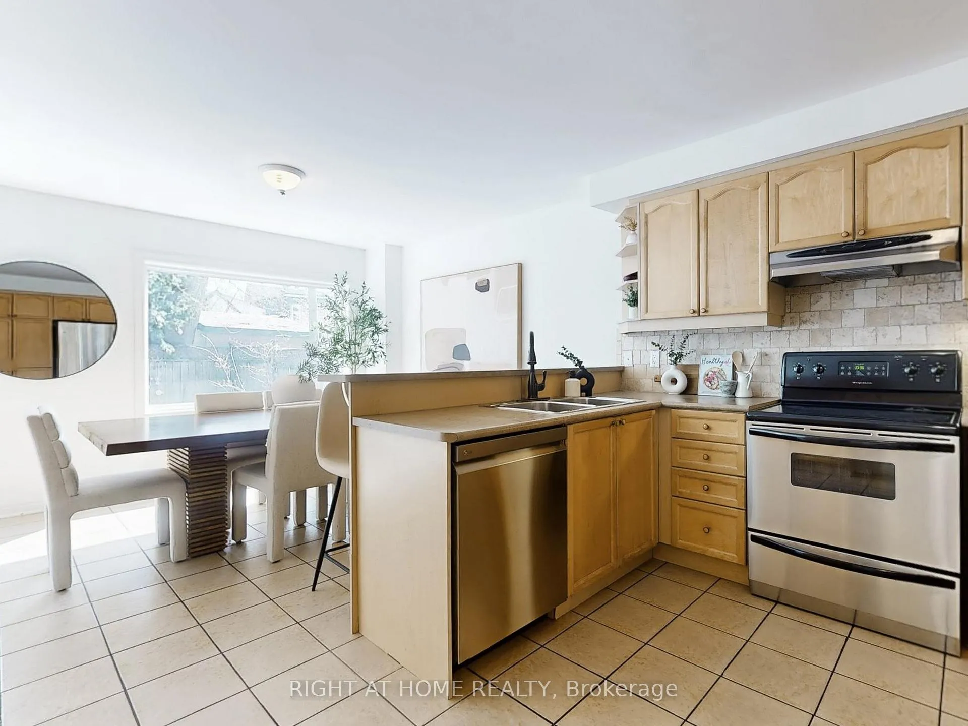 Photo 15 of 1021 Craven Road, Toronto, Greenwood-Coxwell — HOMEH