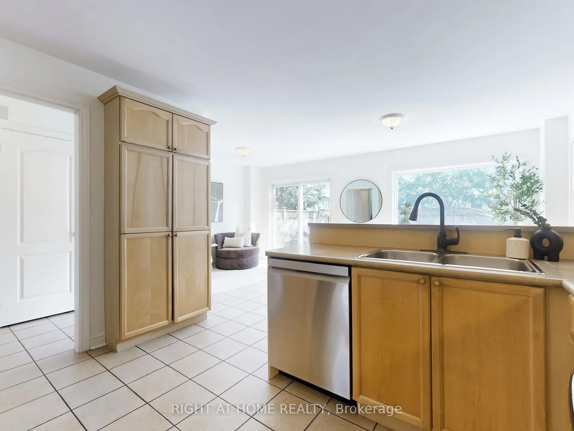Photo 16 of 1021 Craven Road, Toronto, Greenwood-Coxwell — HOMEH