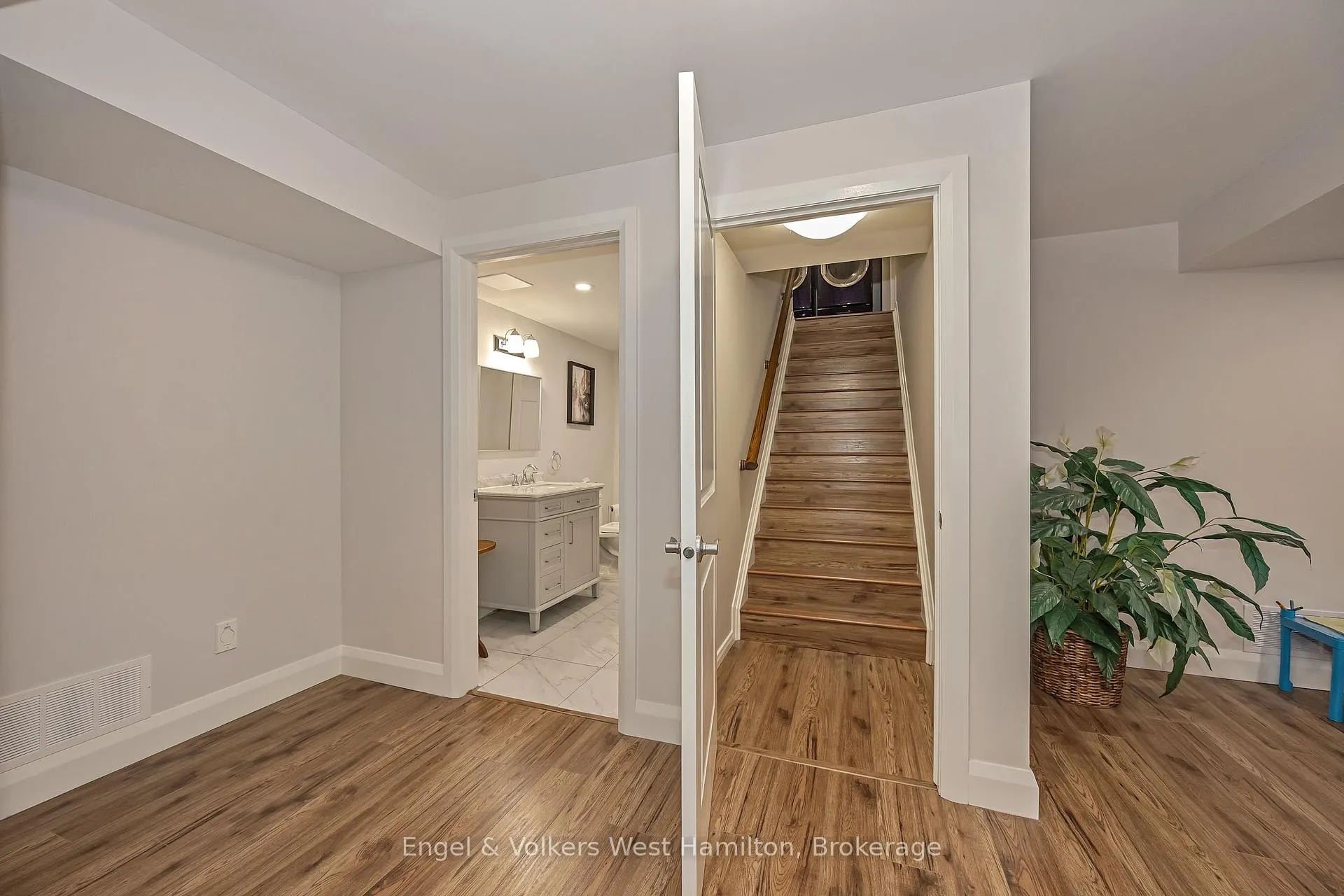 Photo 36 of 333 Percheron Way, Ottawa, Kanata - Emerald Meadows/Trailwest — HOMEH