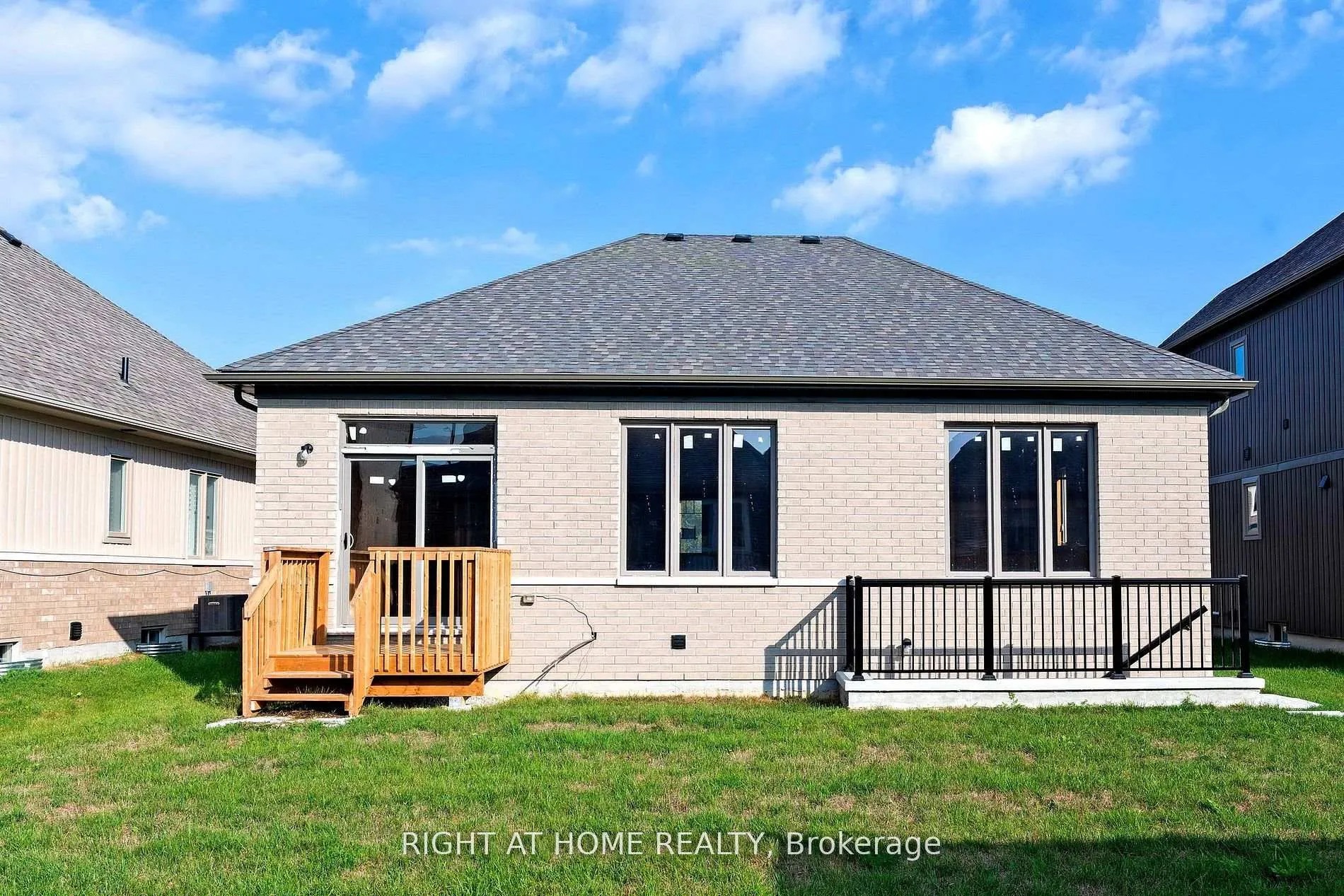 Photo 11 of 265 Wilcox Drive, Clearview, Stayner — HOMEH