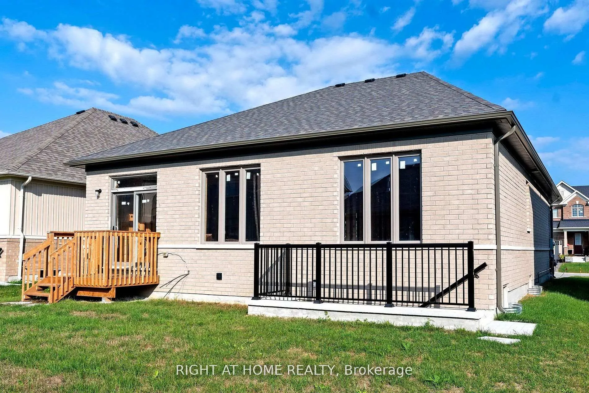Photo 12 of 265 Wilcox Drive, Clearview, Stayner — HOMEH