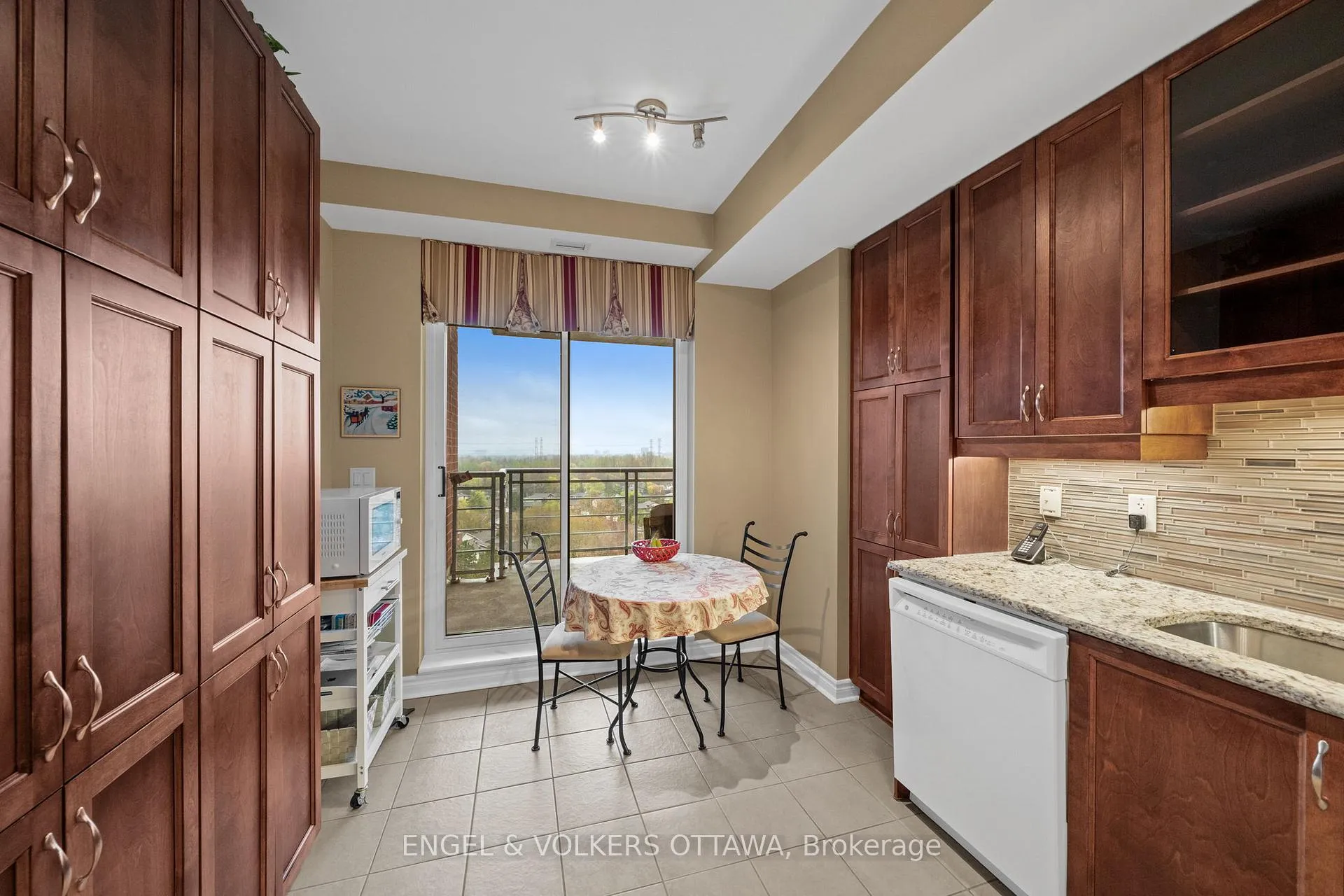 Photo 12 of Unit 1008, 136 Darlington Private, Ottawa, Hunt Club/Western Community — HOMEH
