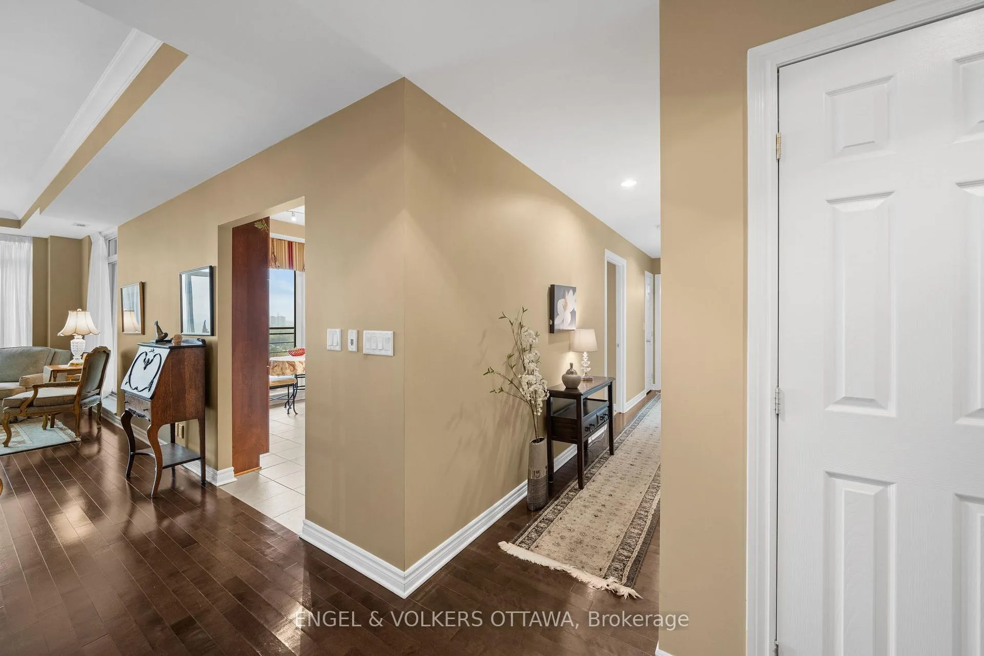 Photo 13 of Unit 1008, 136 Darlington Private, Ottawa, Hunt Club/Western Community — HOMEH