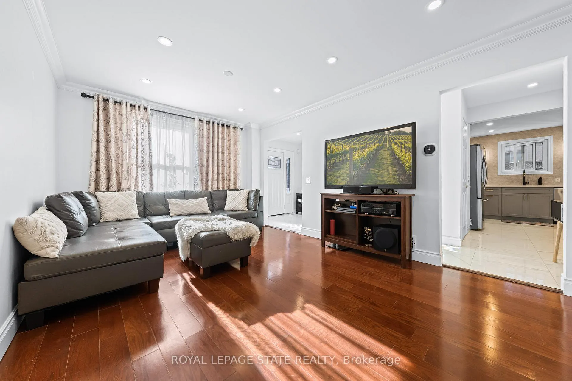 Photo 13 of 46 Novoco Drive, Hamilton, Gurnett — HOMEH