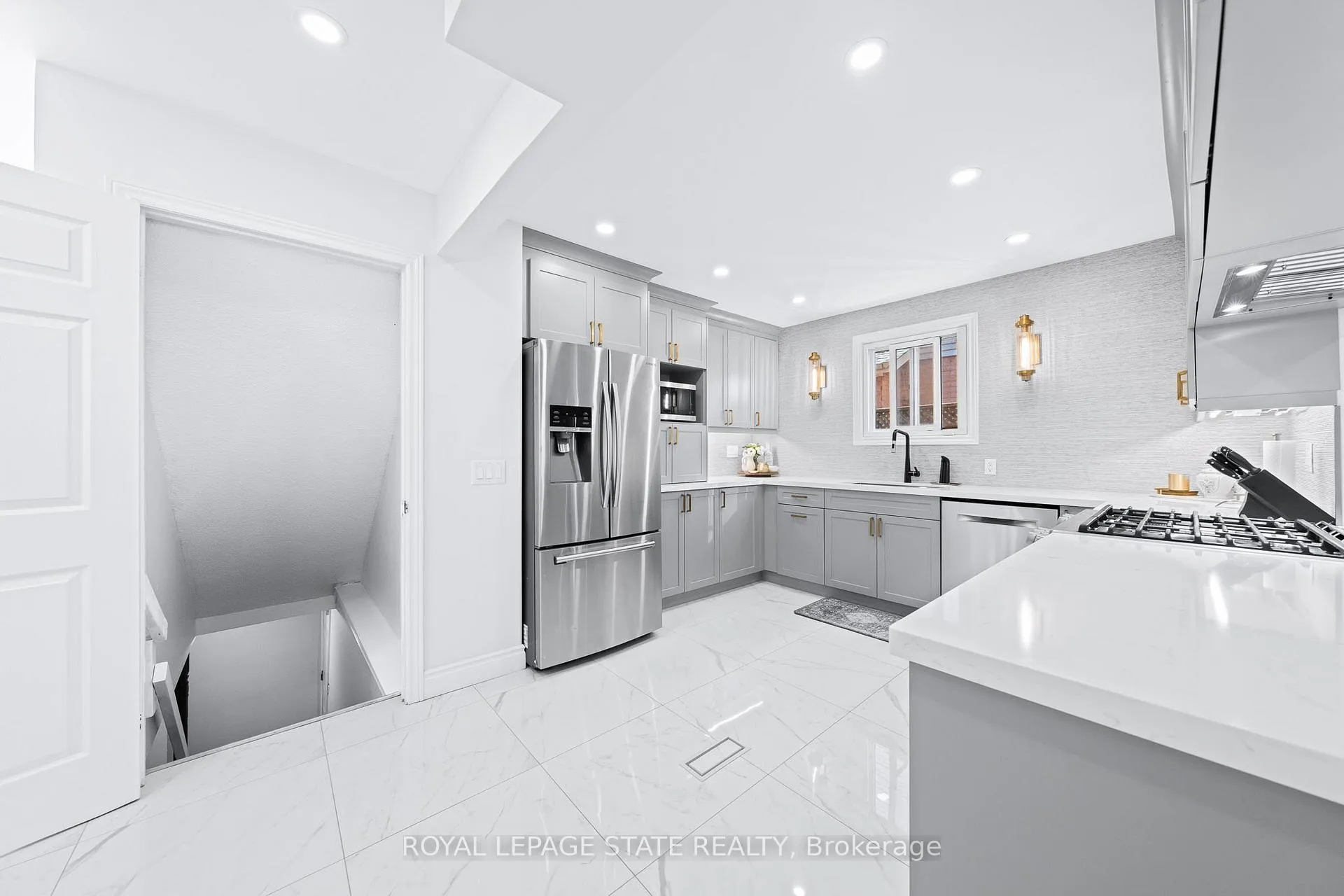 Photo 23 of 46 Novoco Drive, Hamilton, Gurnett — HOMEH