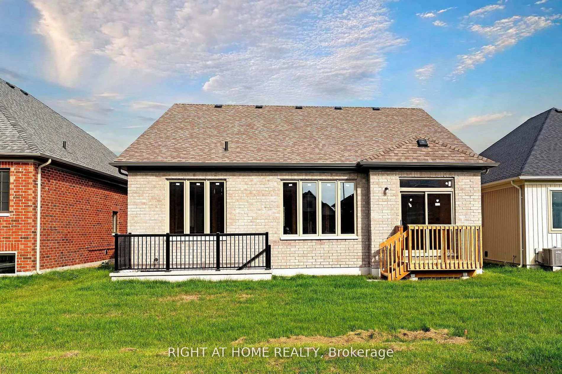 Photo 10 of 241 Wilcox Drive, Clearview, Stayner — HOMEH